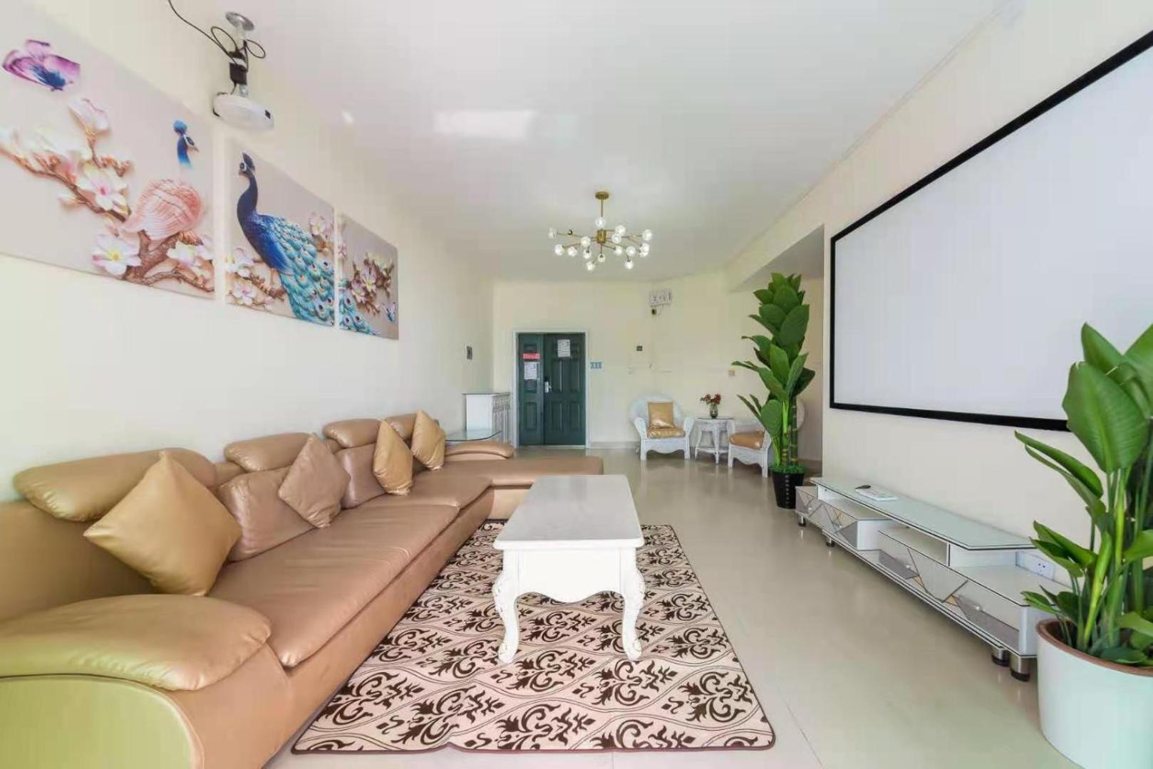 Three-Bedroom Apartment with Sea View - Photo 5