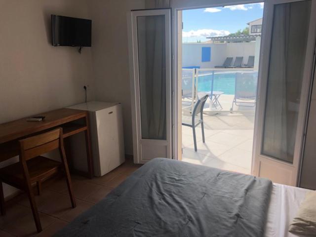 Double Room with Balcony or Terrace - Photo 1