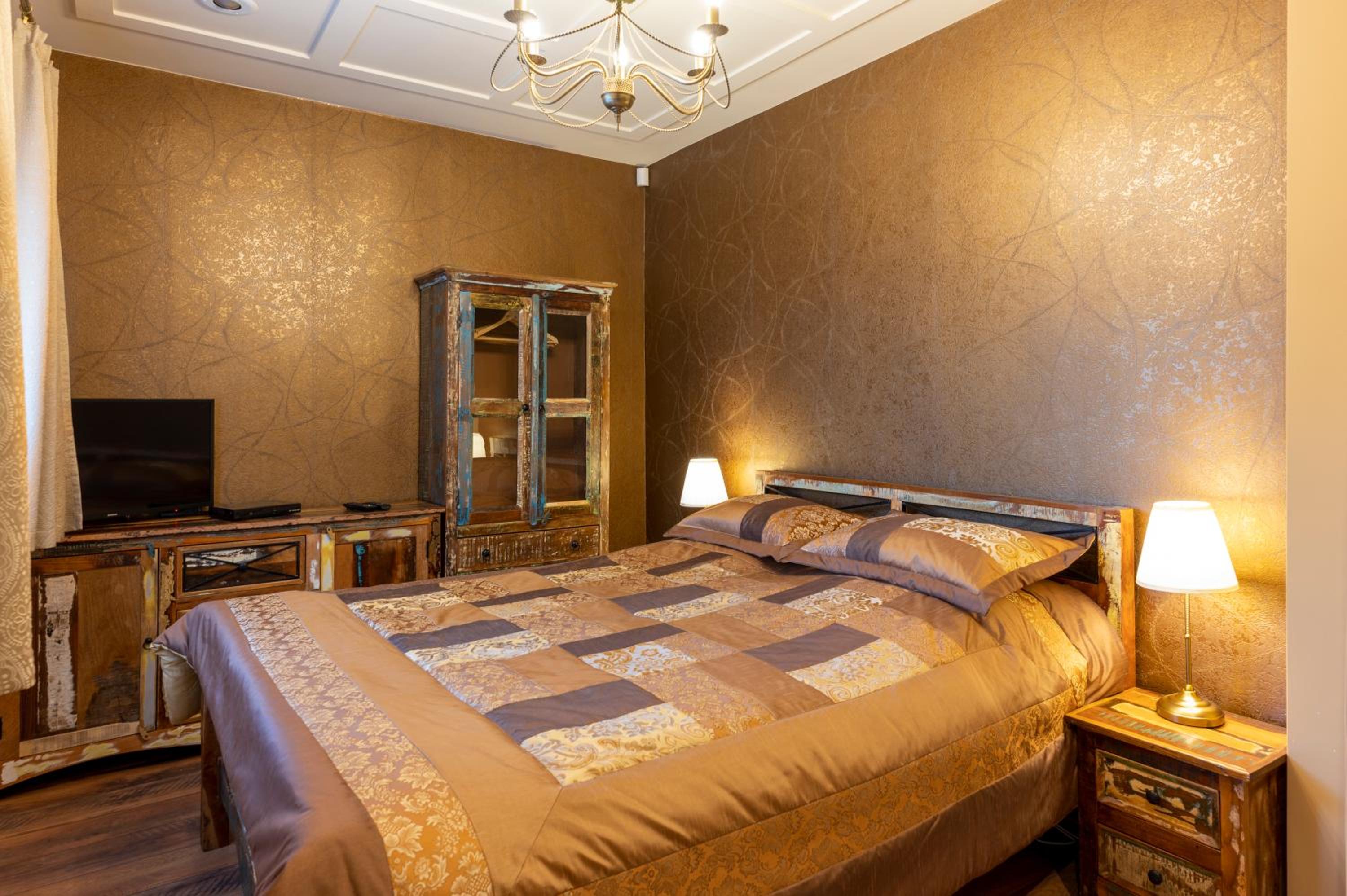 One-Bedroom Apartment - Photo 1