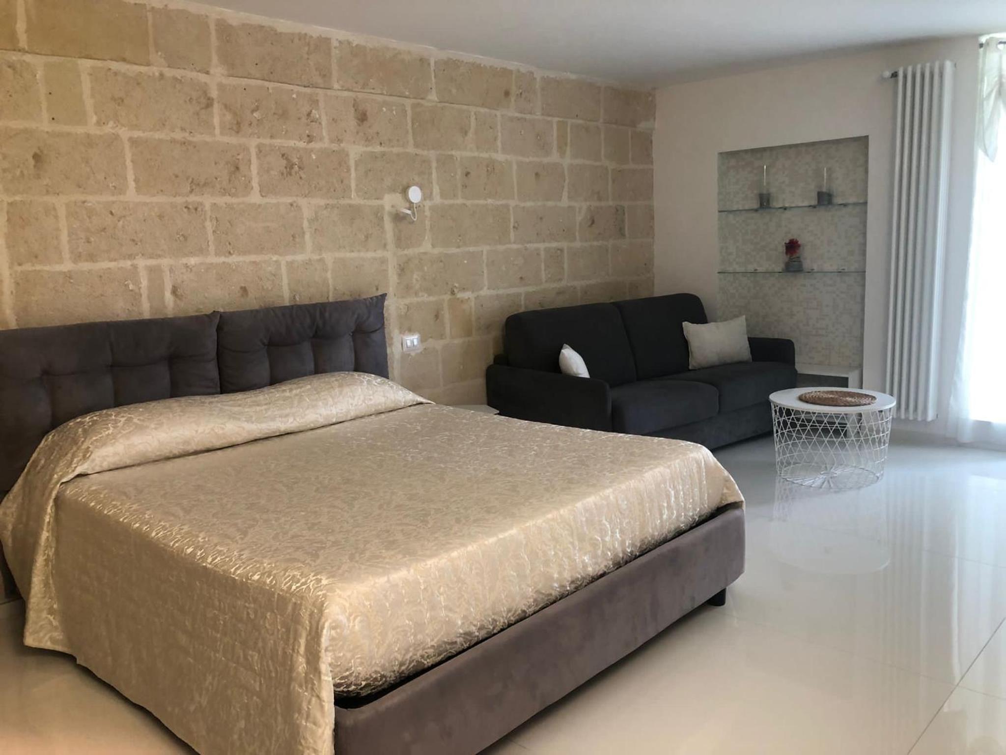 Deluxe Double Room with Bath - Photo 1