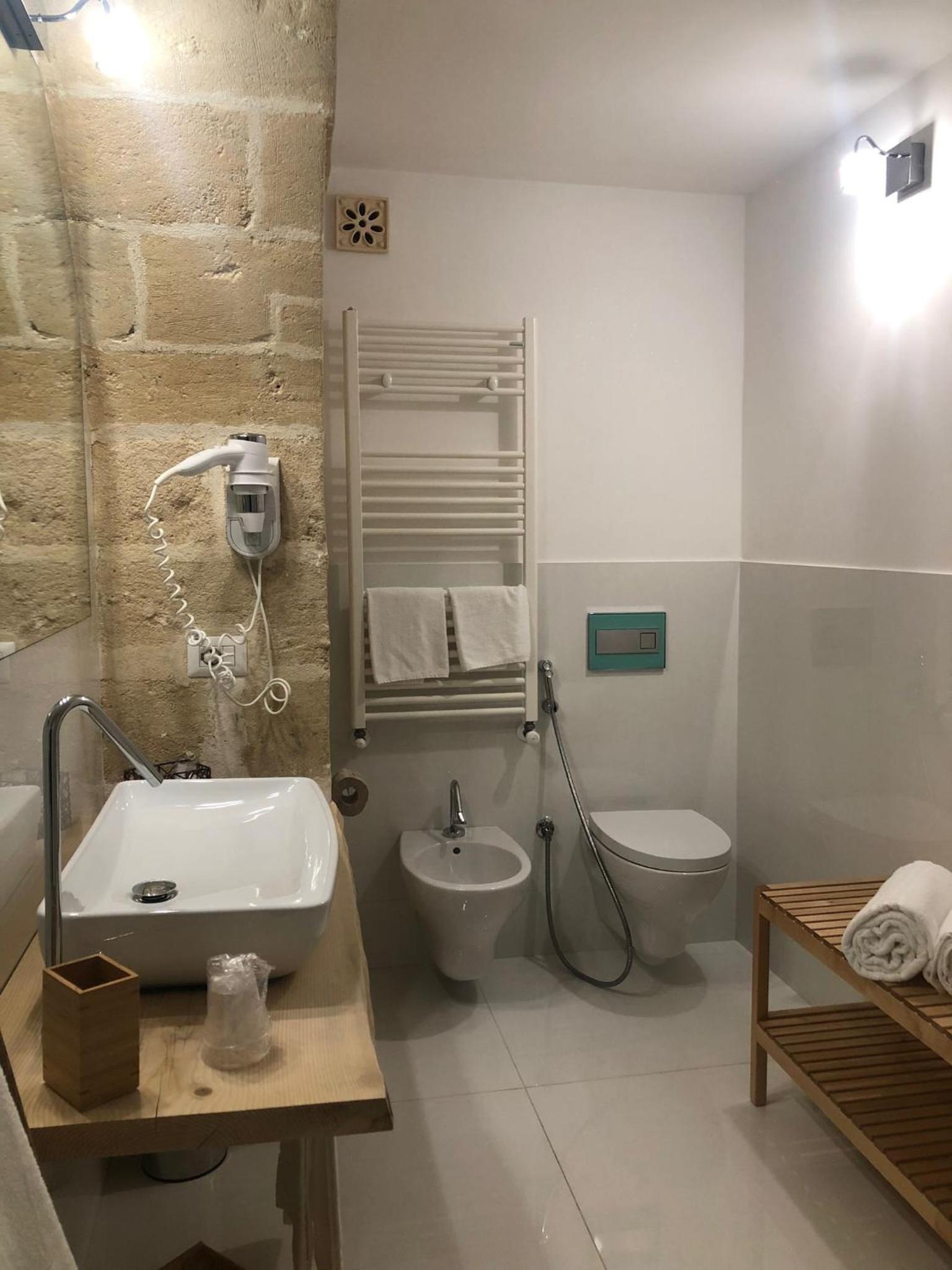 Deluxe Double Room with Bath - Photo 52