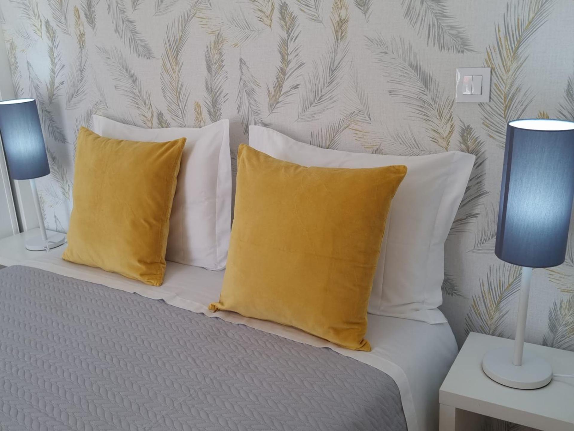 One-Bedroom Apartment - Photo 1