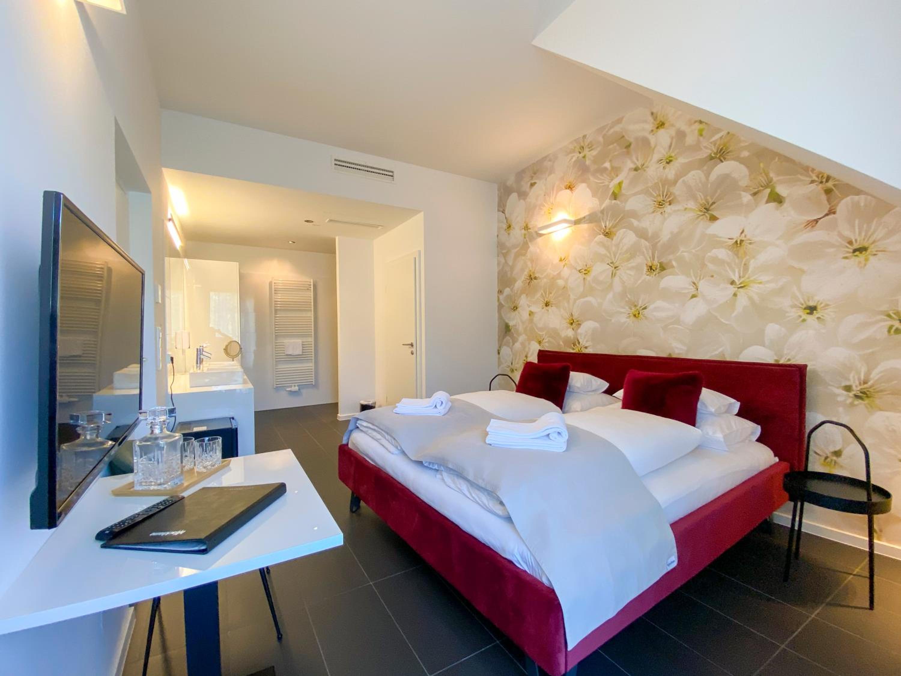 Small Deluxe Apartment - Photo 3
