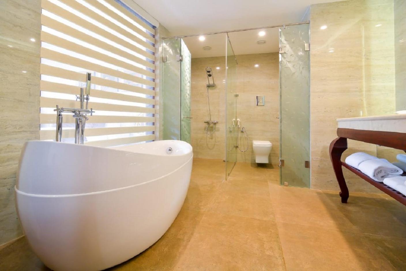 Premium Room with Pool View and Balcony photo 2
