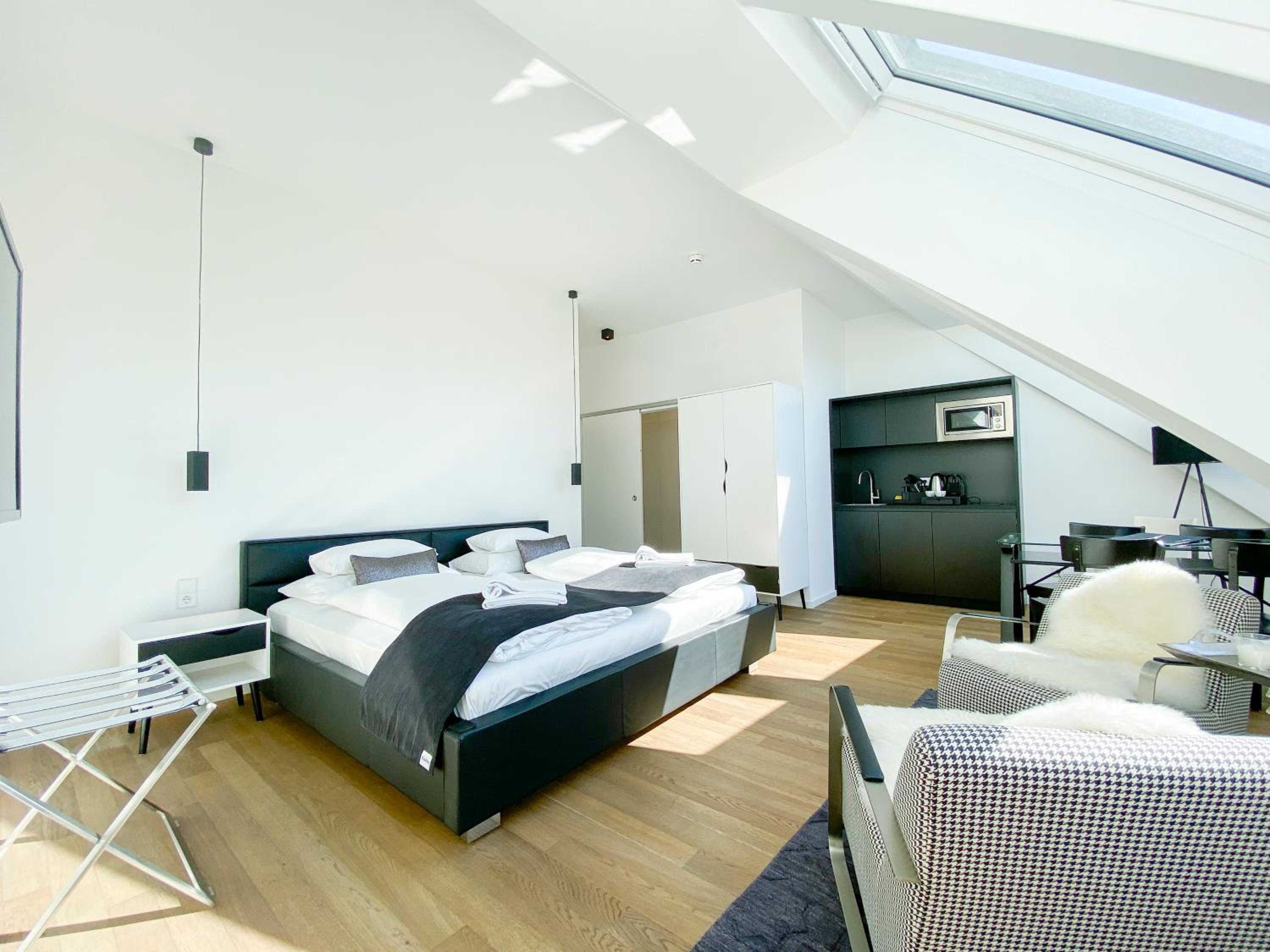 Large Apartment - Photo 1
