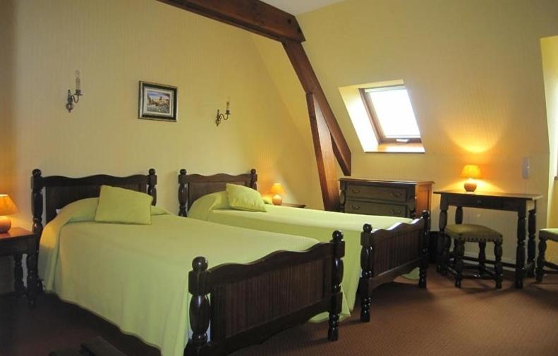 Twin Room with Bath photo 3