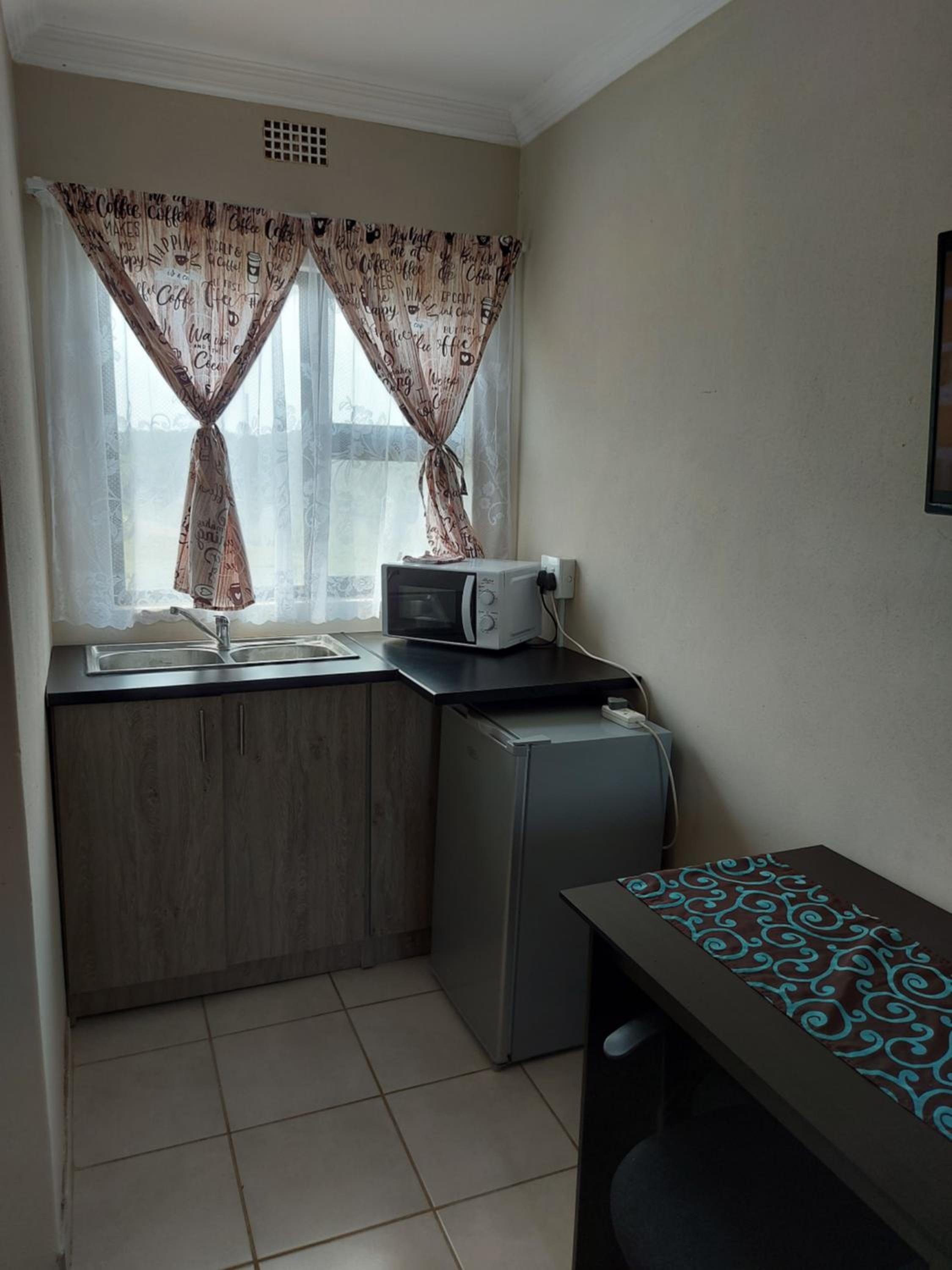 Double Room with Private Bathroom - Photo 3