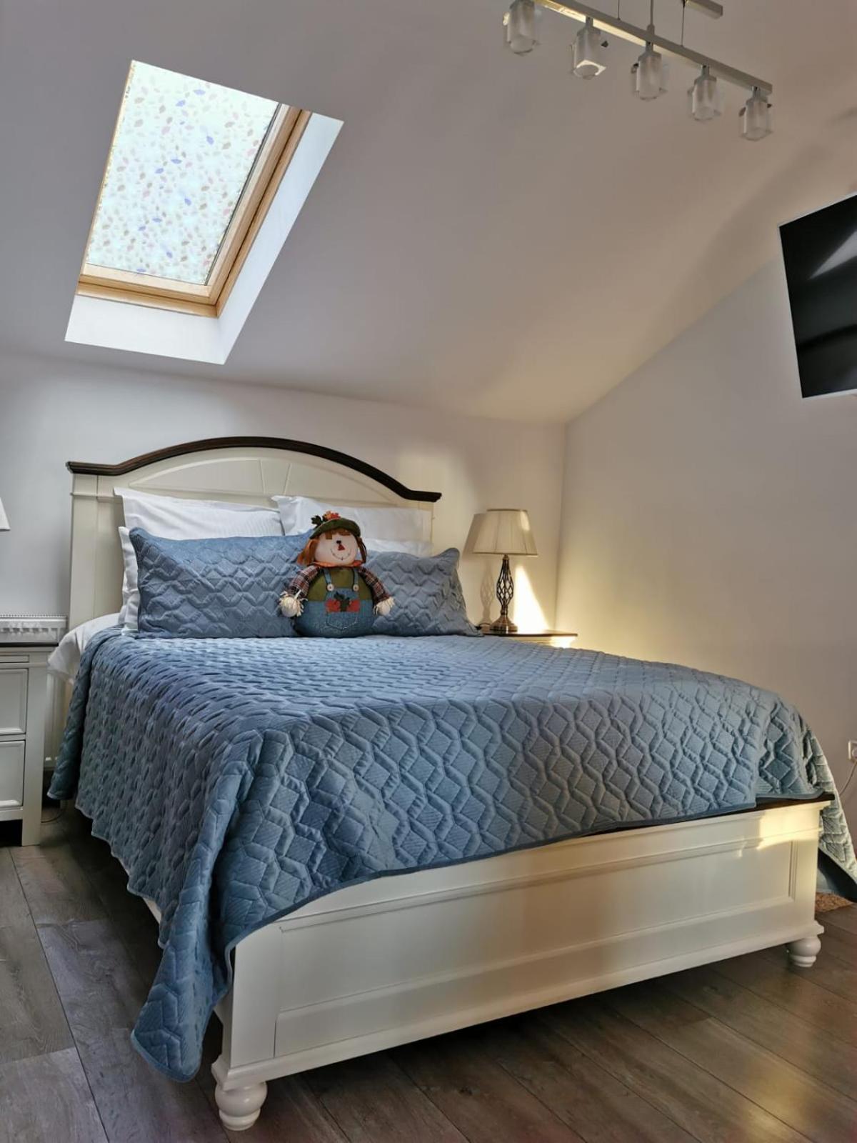 One-Bedroom Apartment - Photo 14