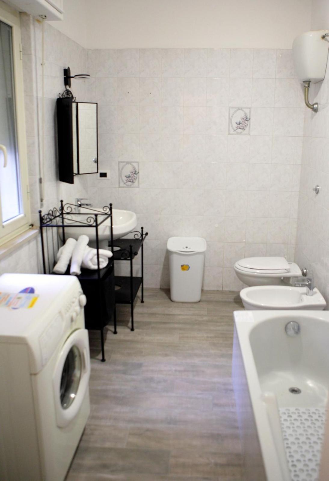 Deluxe Room (2 Adults + 1 Child) - Photo 6