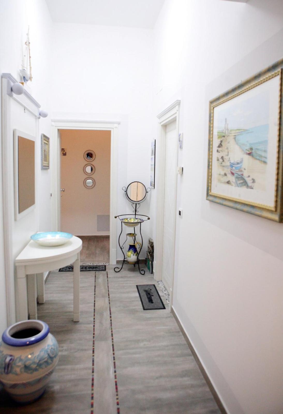 Deluxe Room (2 Adults + 1 Child) - Photo 1