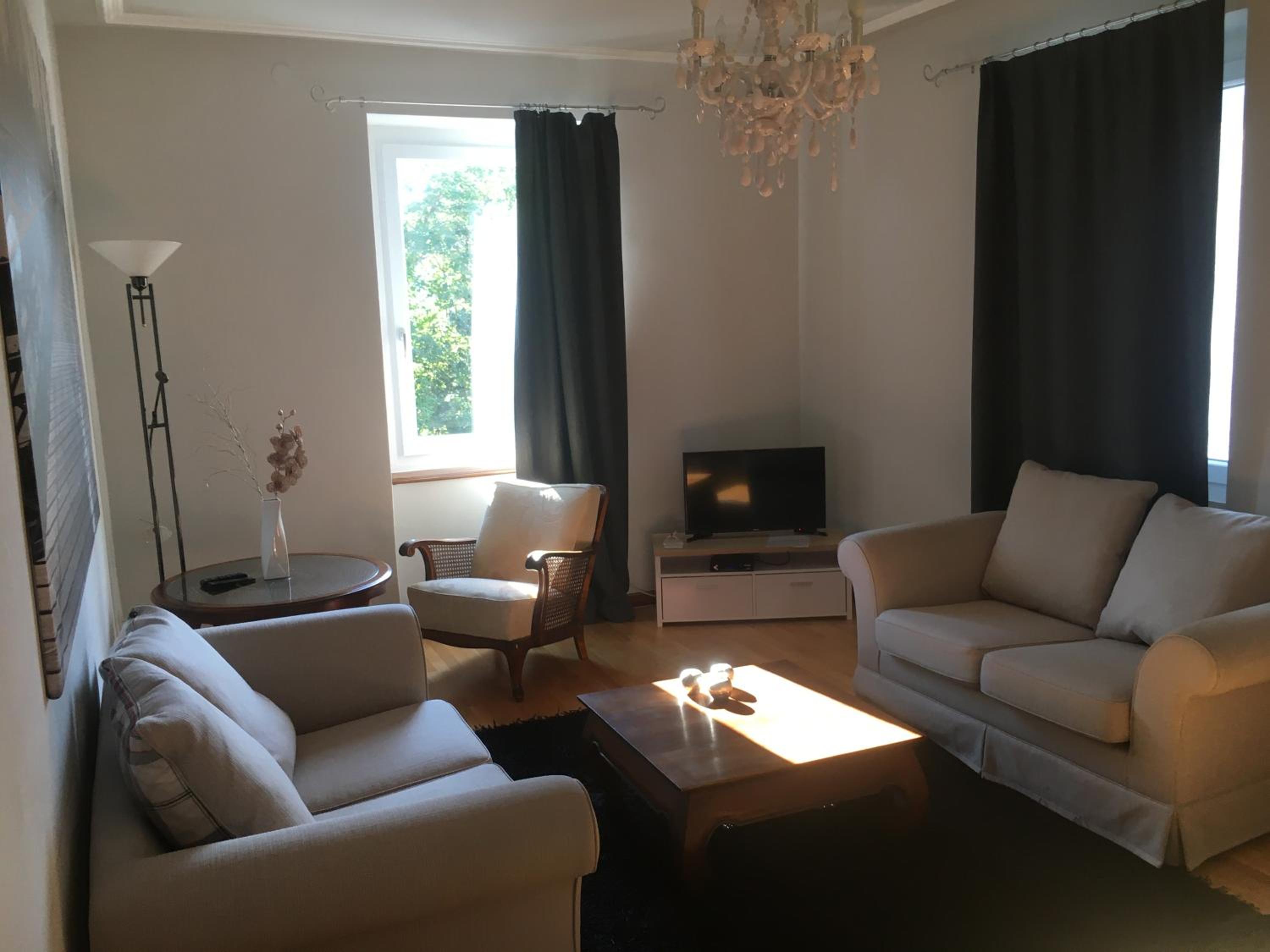 One-Bedroom Apartment - Photo 6