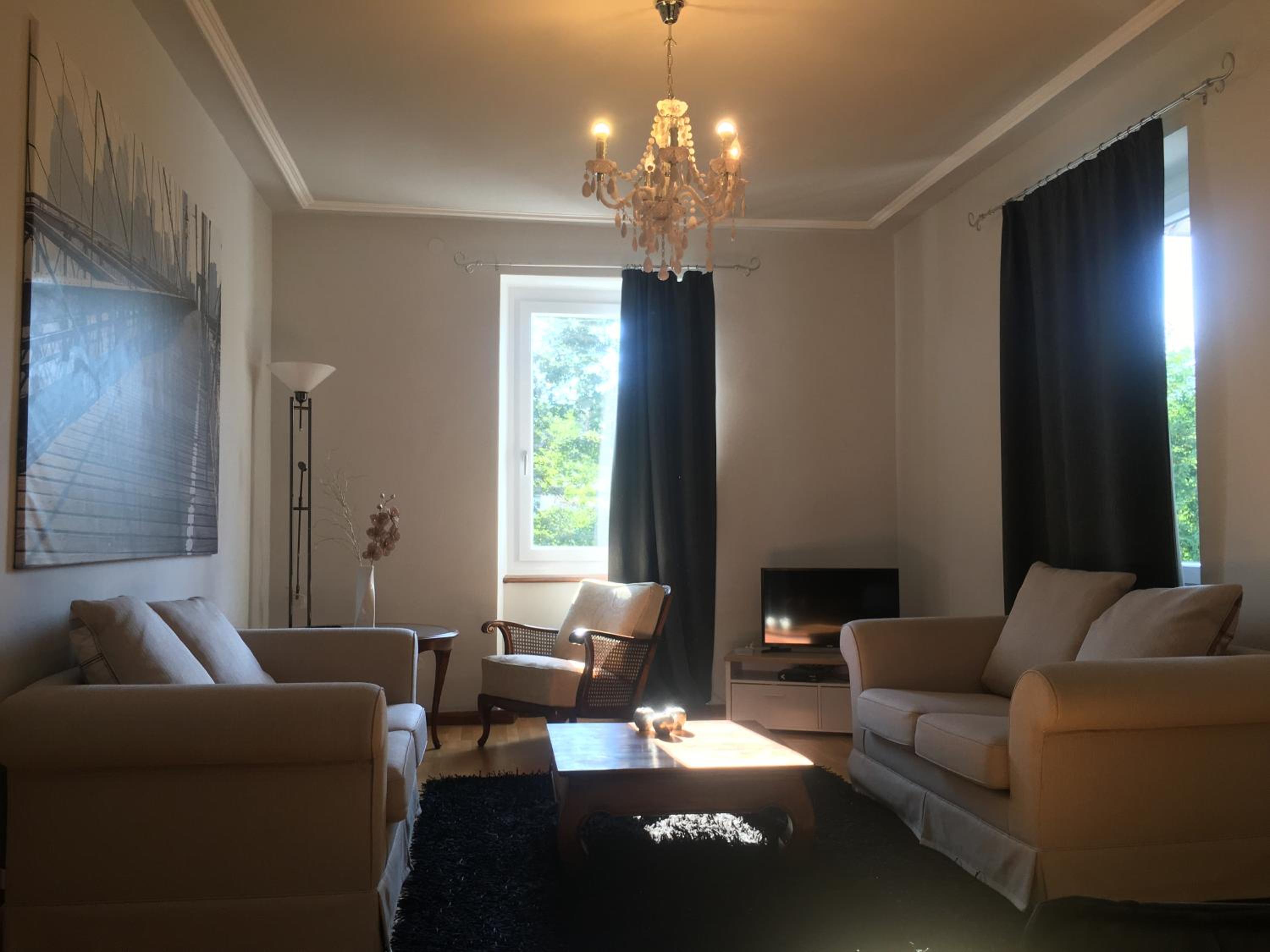 One-Bedroom Apartment - Photo 1