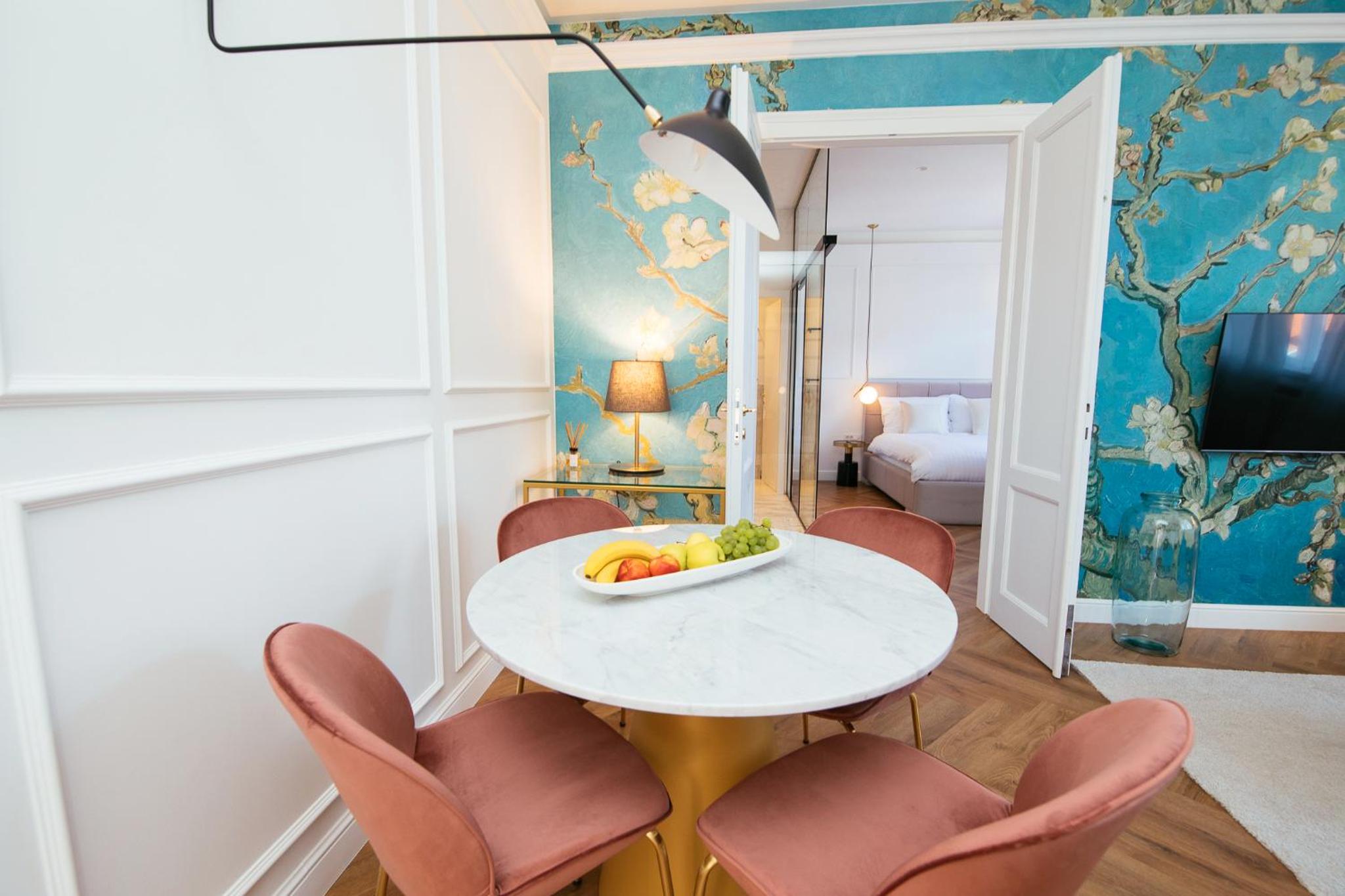 Apartment - Photo 2