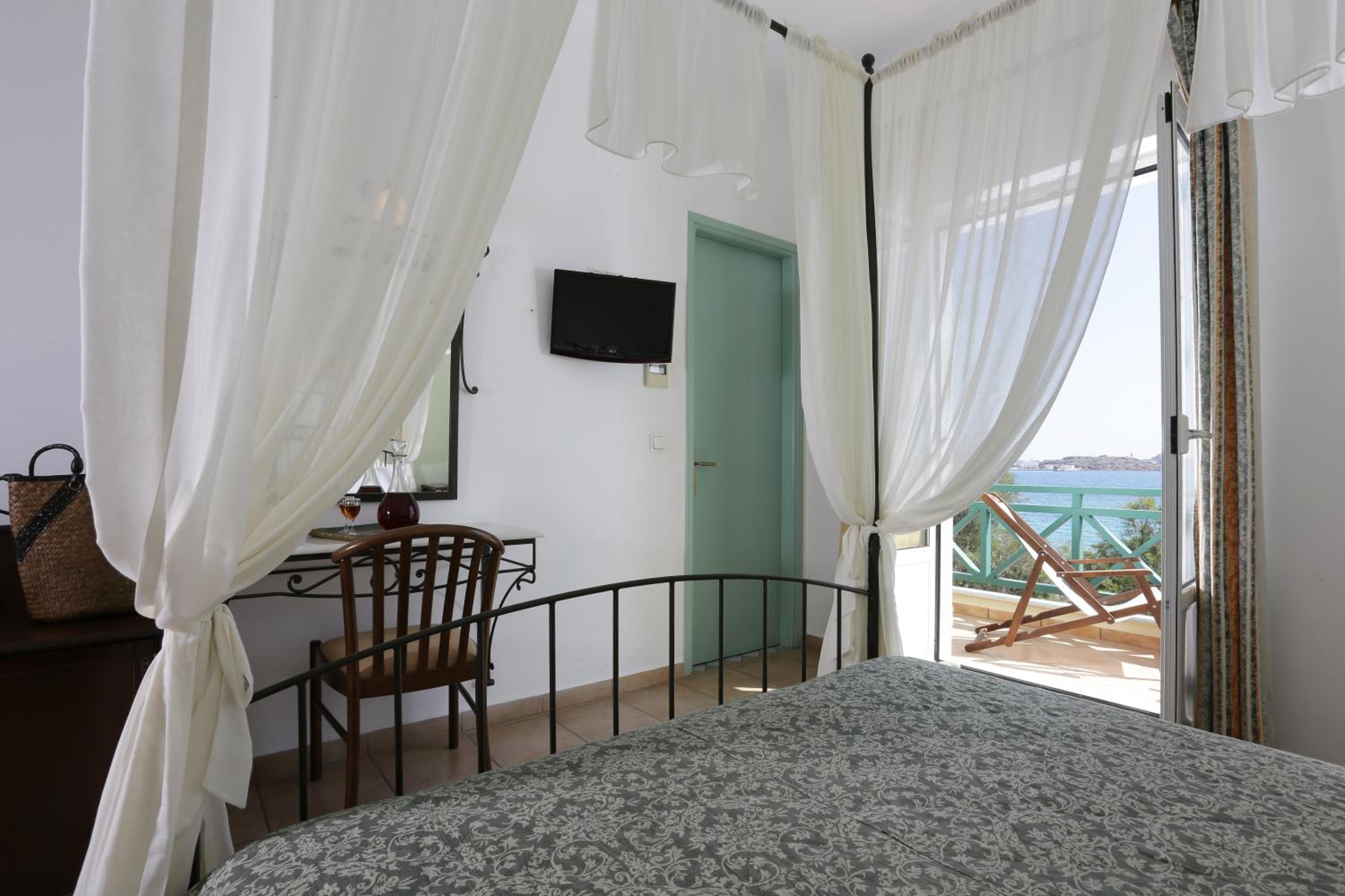 Double Room with Sea View - Photo 3