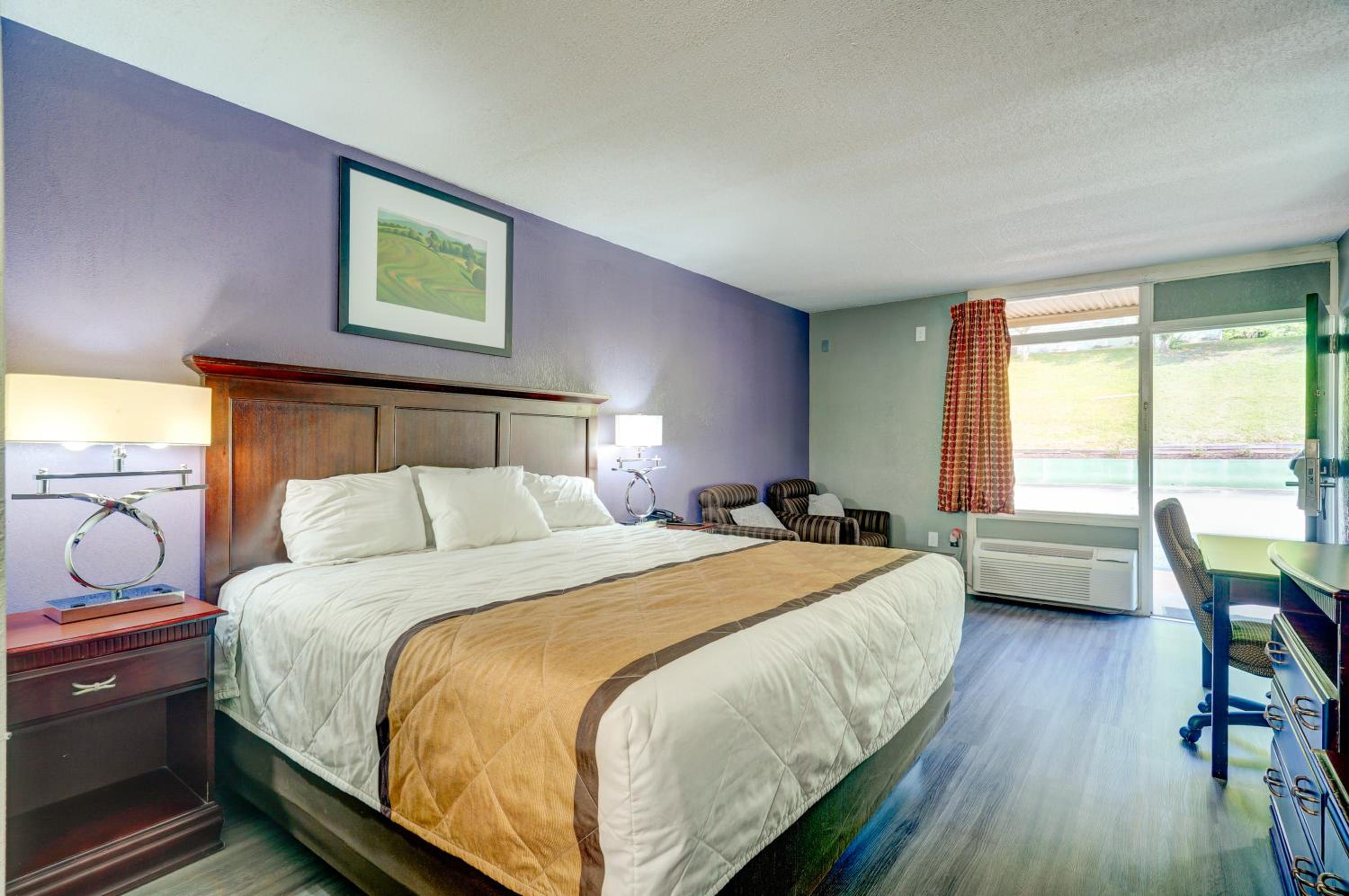 King Room - Non-Smoking photo 1