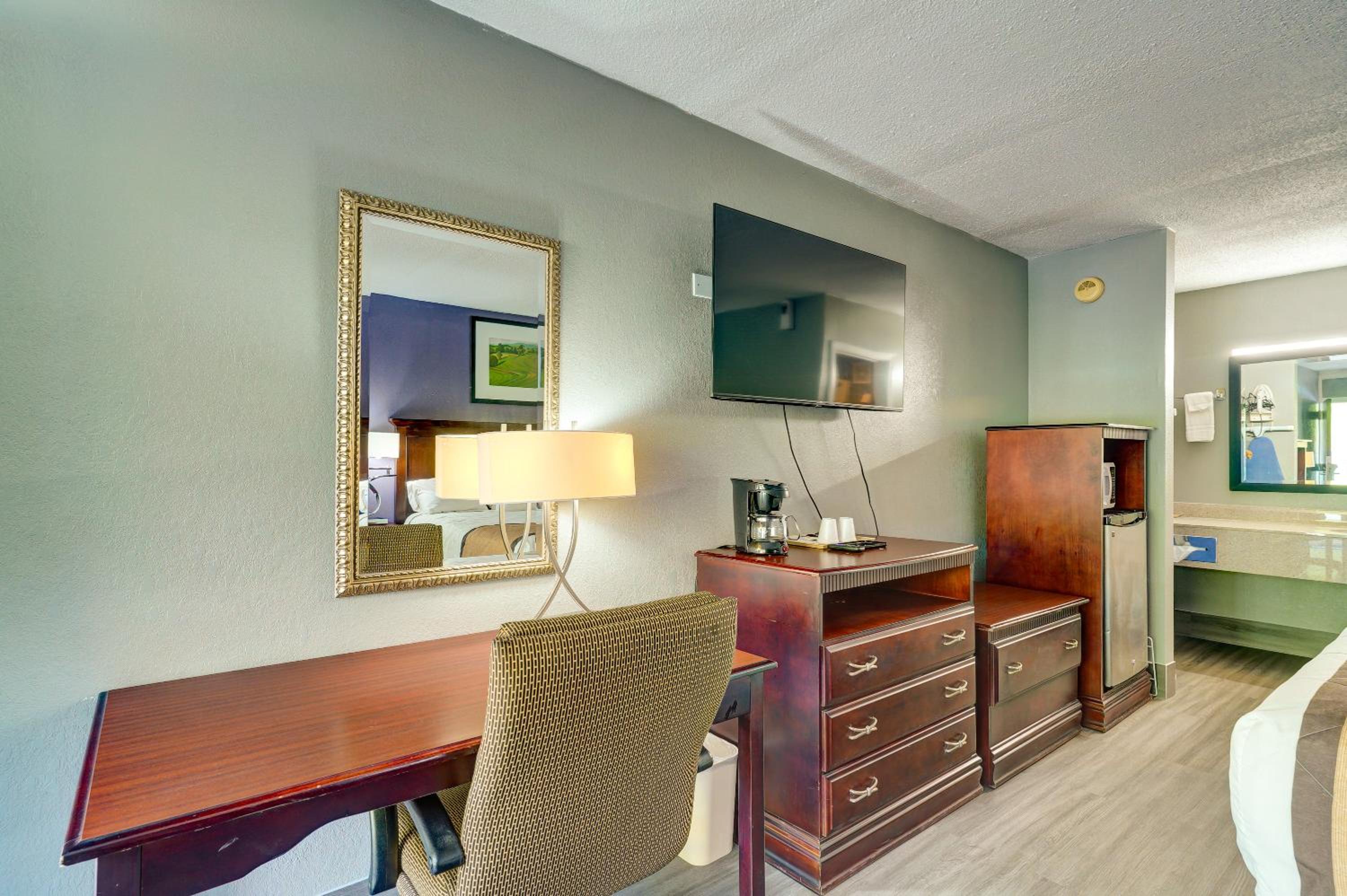 King Room - Non-Smoking photo 3