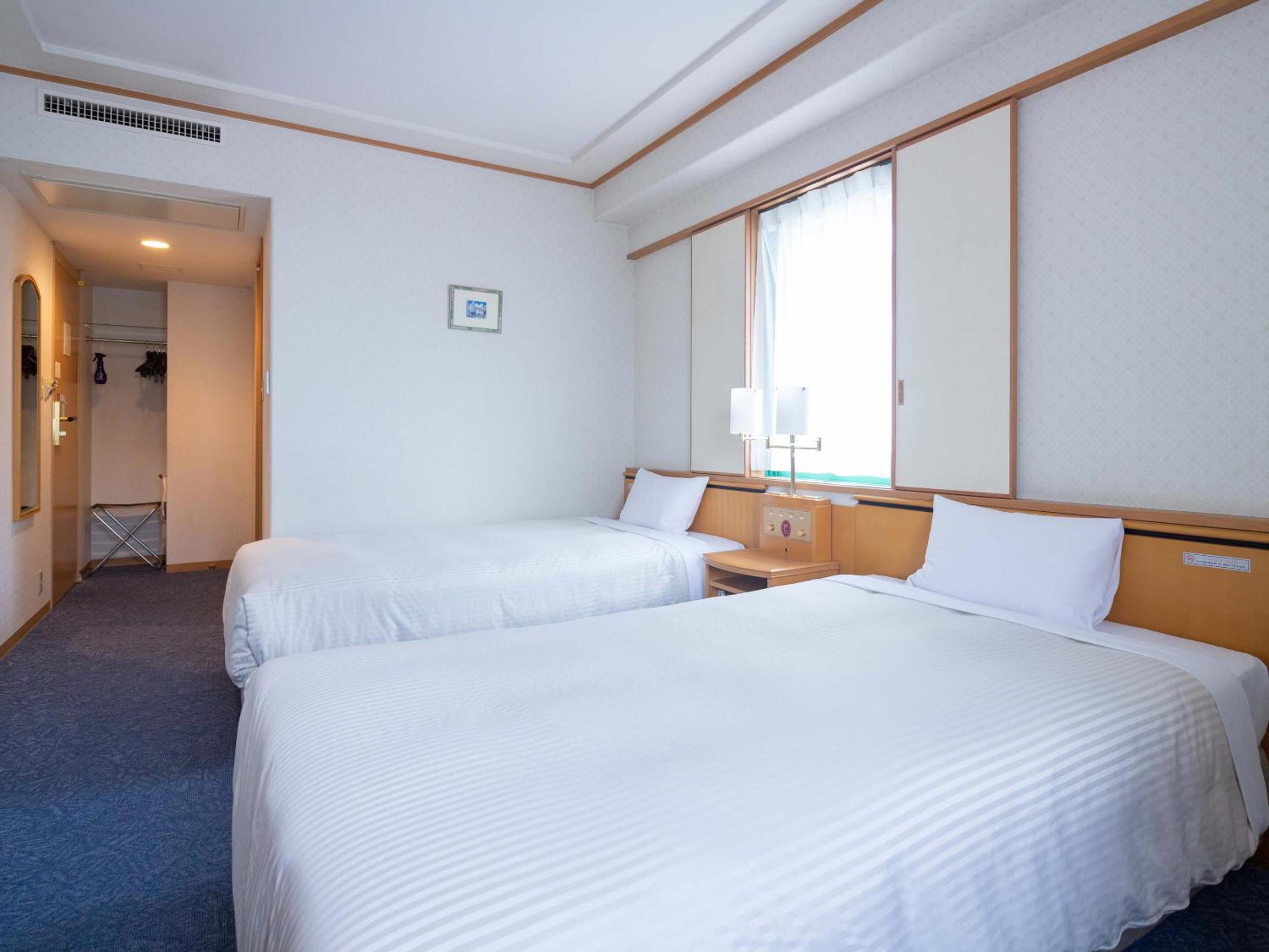 Twin Room - Smoking photo 3