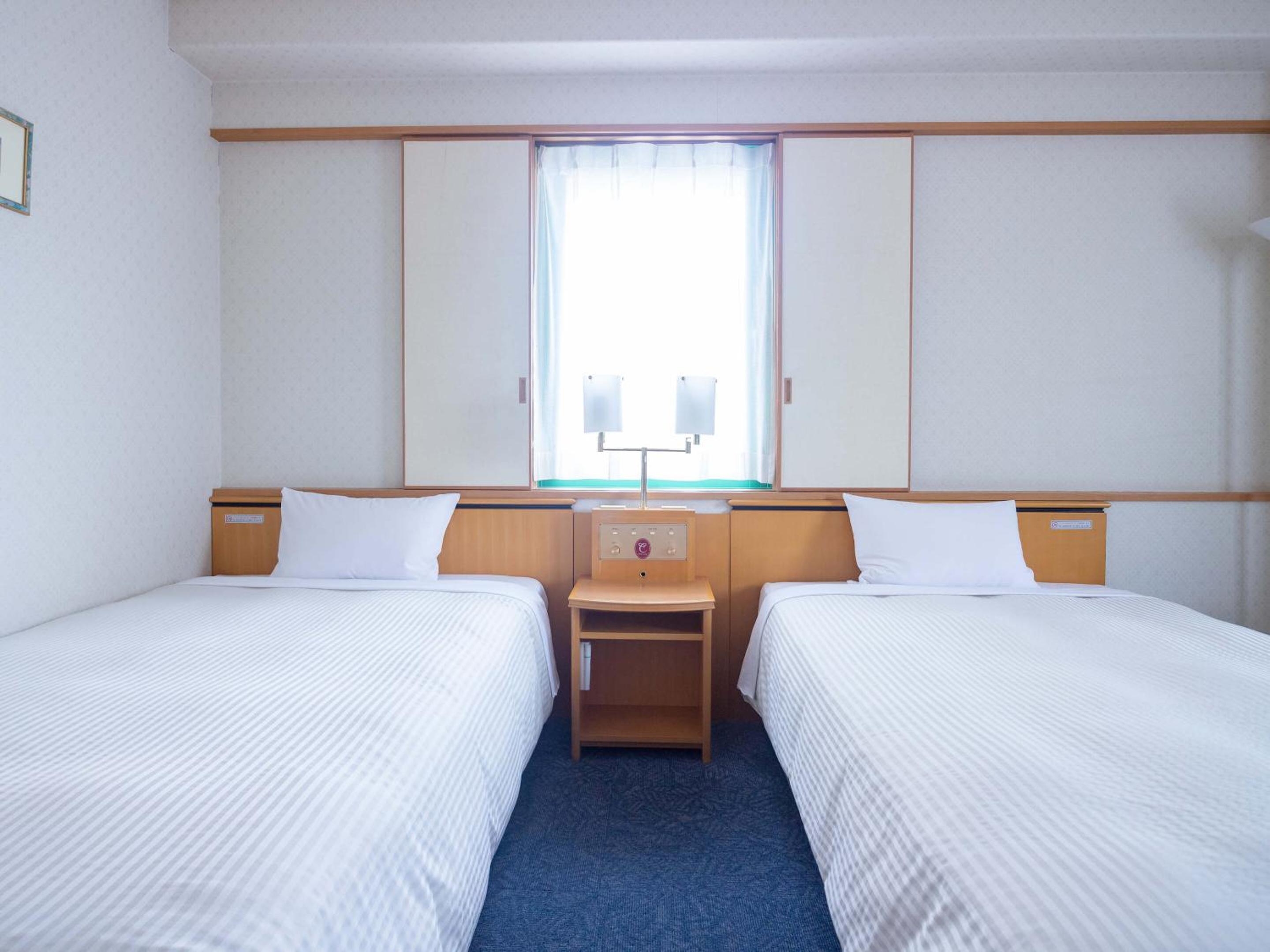 Twin Room - Non-Smoking photo 3