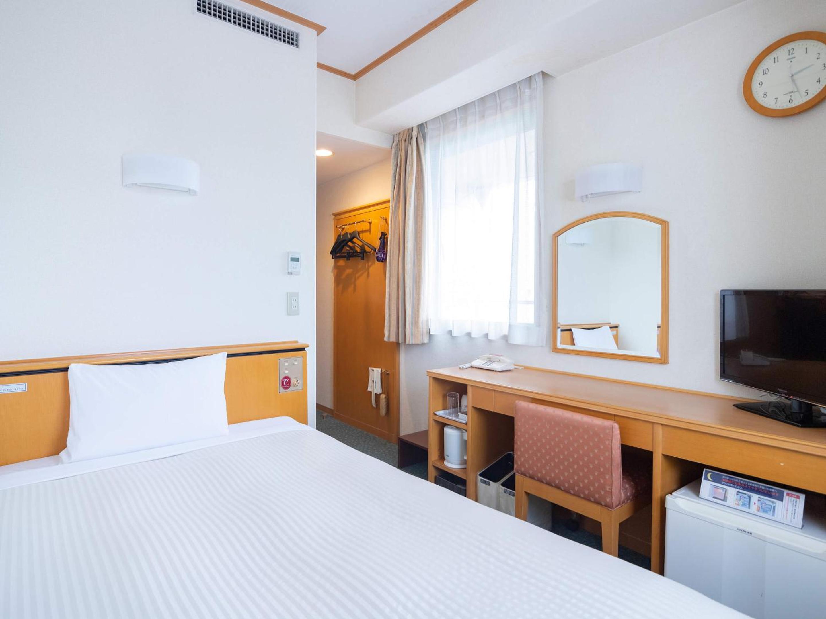 Single Room - Smoking photo 2