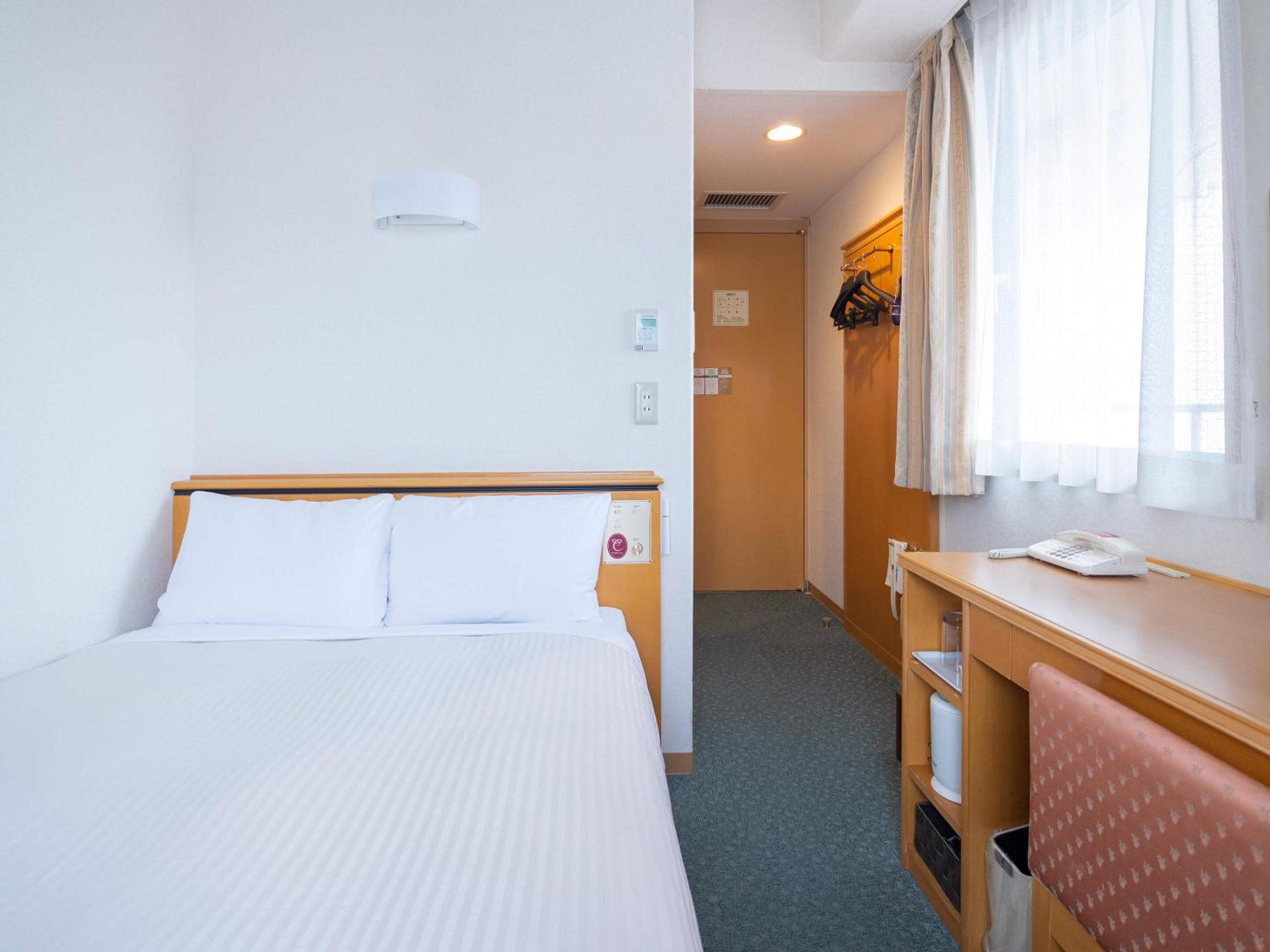 Double Room with Small Double Bed - Smoking photo 2