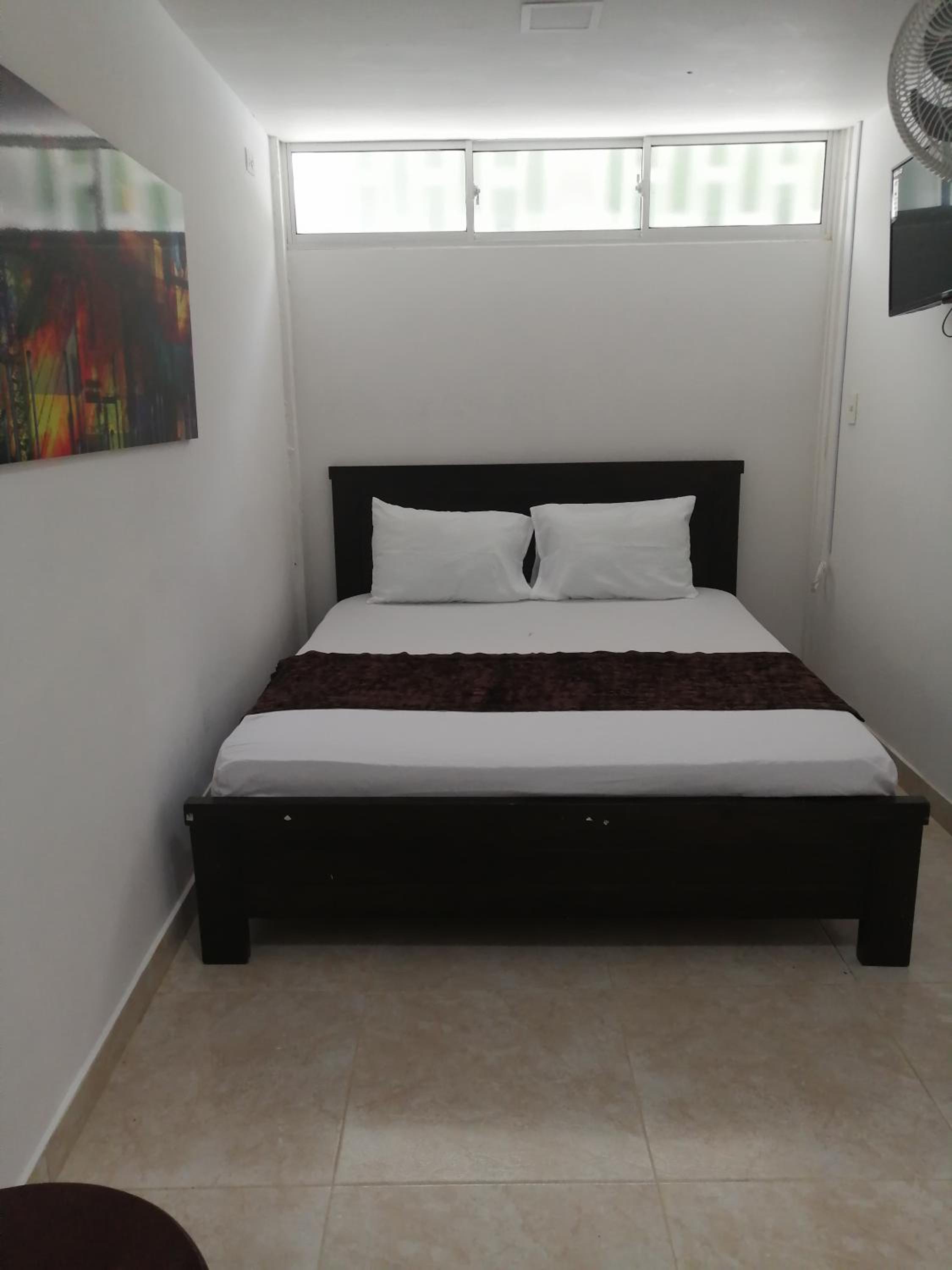 Budget Double Room - Photo 11