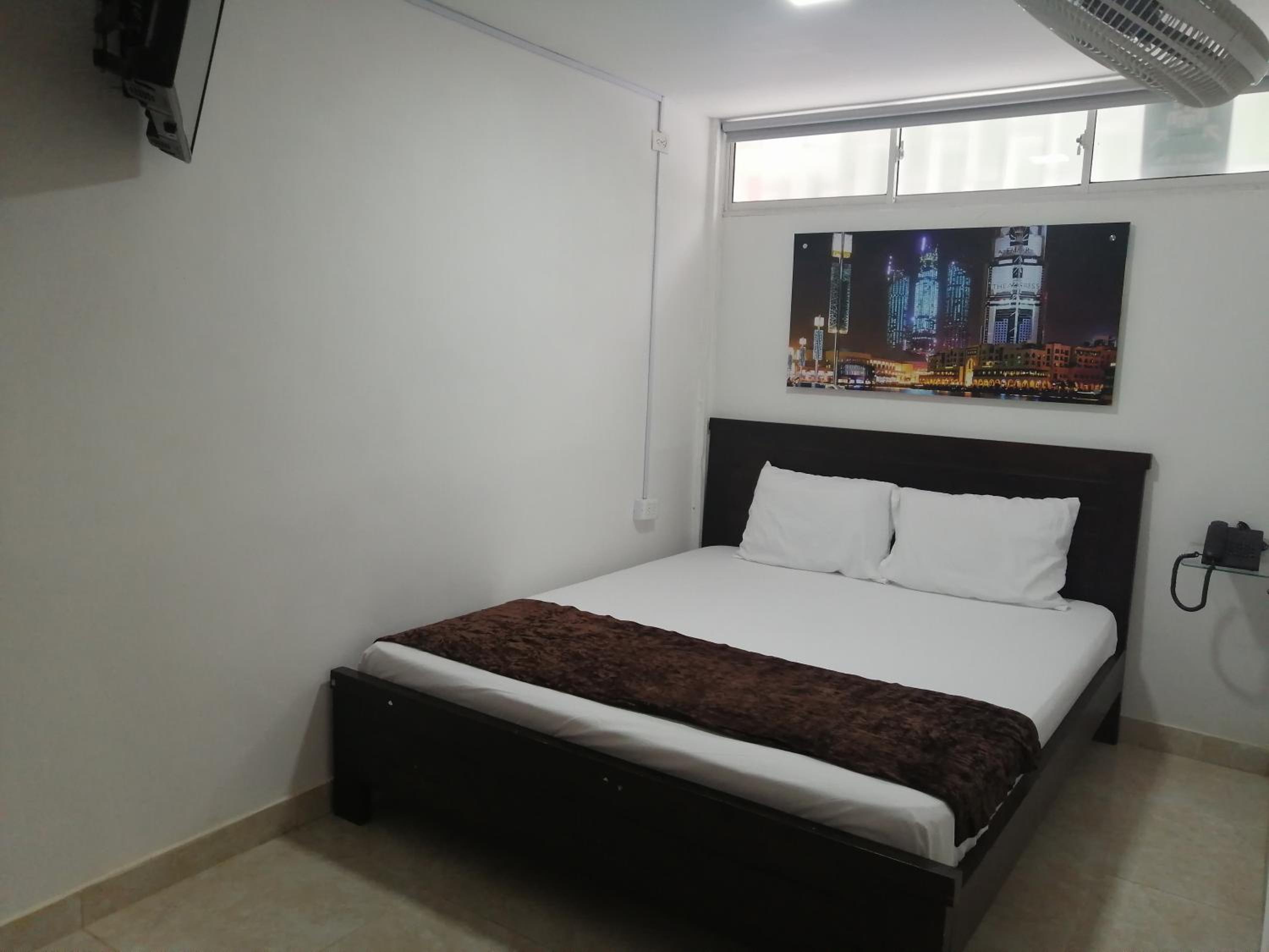 Budget Double Room - Photo 10