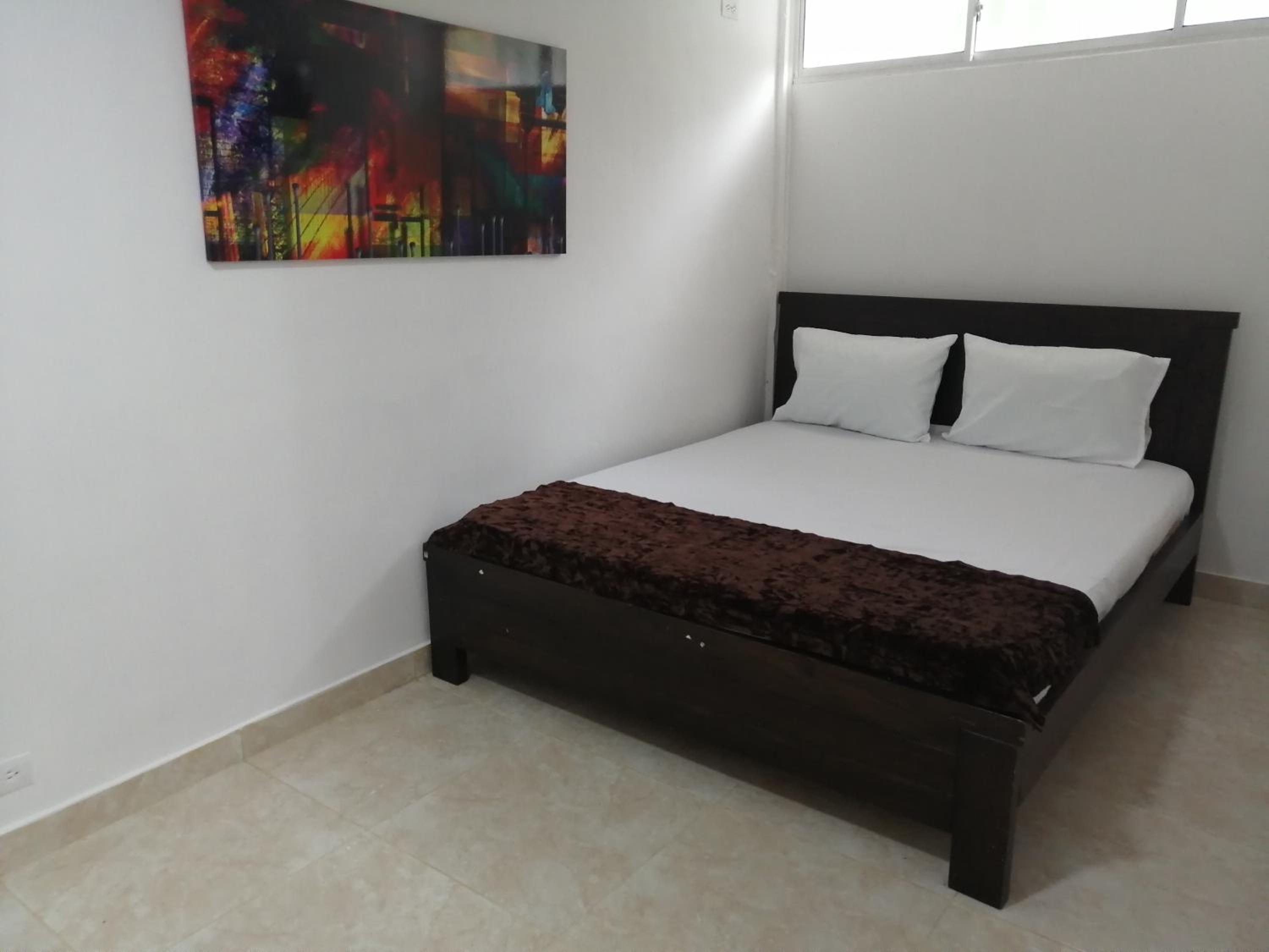 Budget Double Room - Photo 9