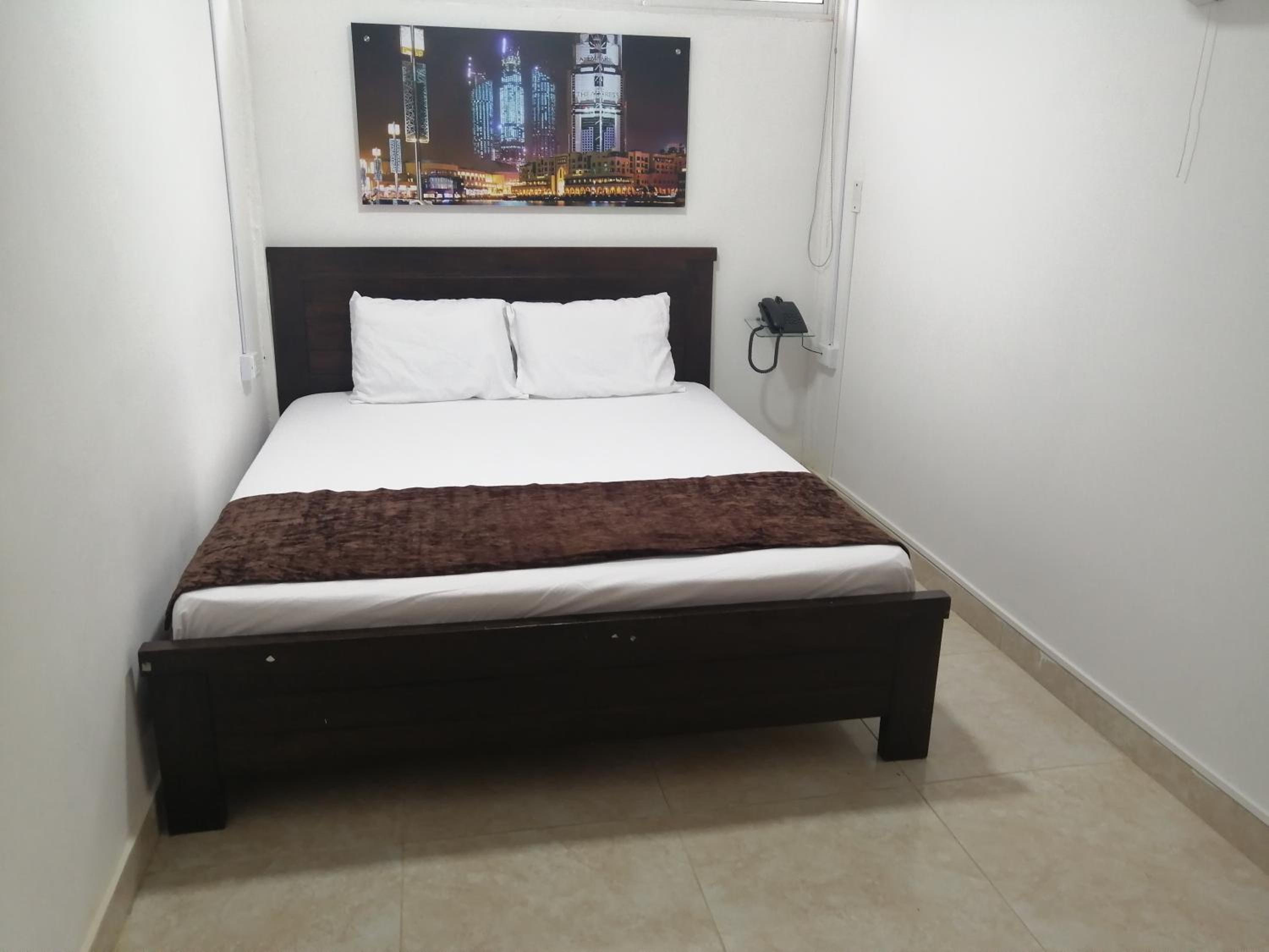 Budget Double Room - Photo 13
