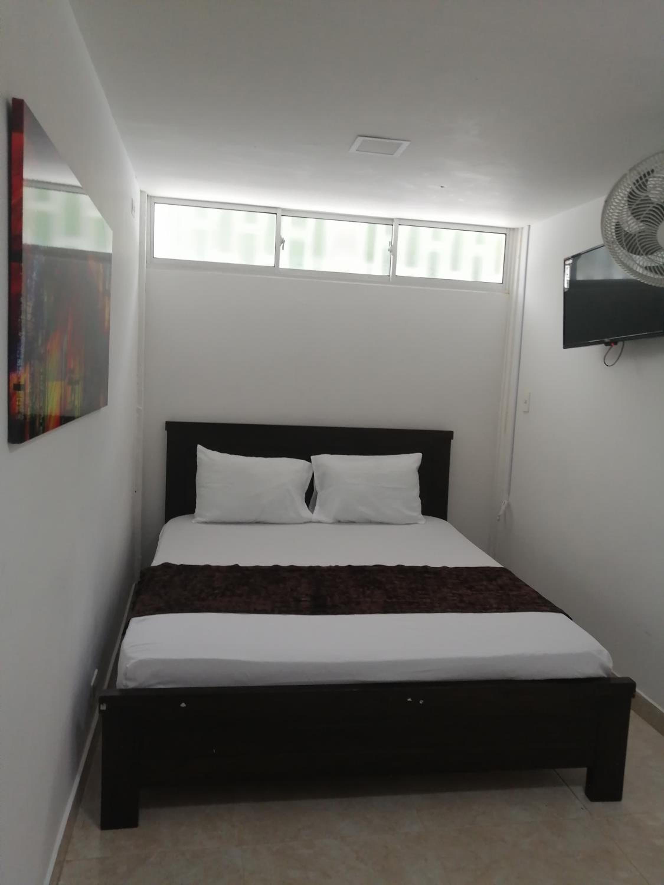 Budget Double Room - Photo 7
