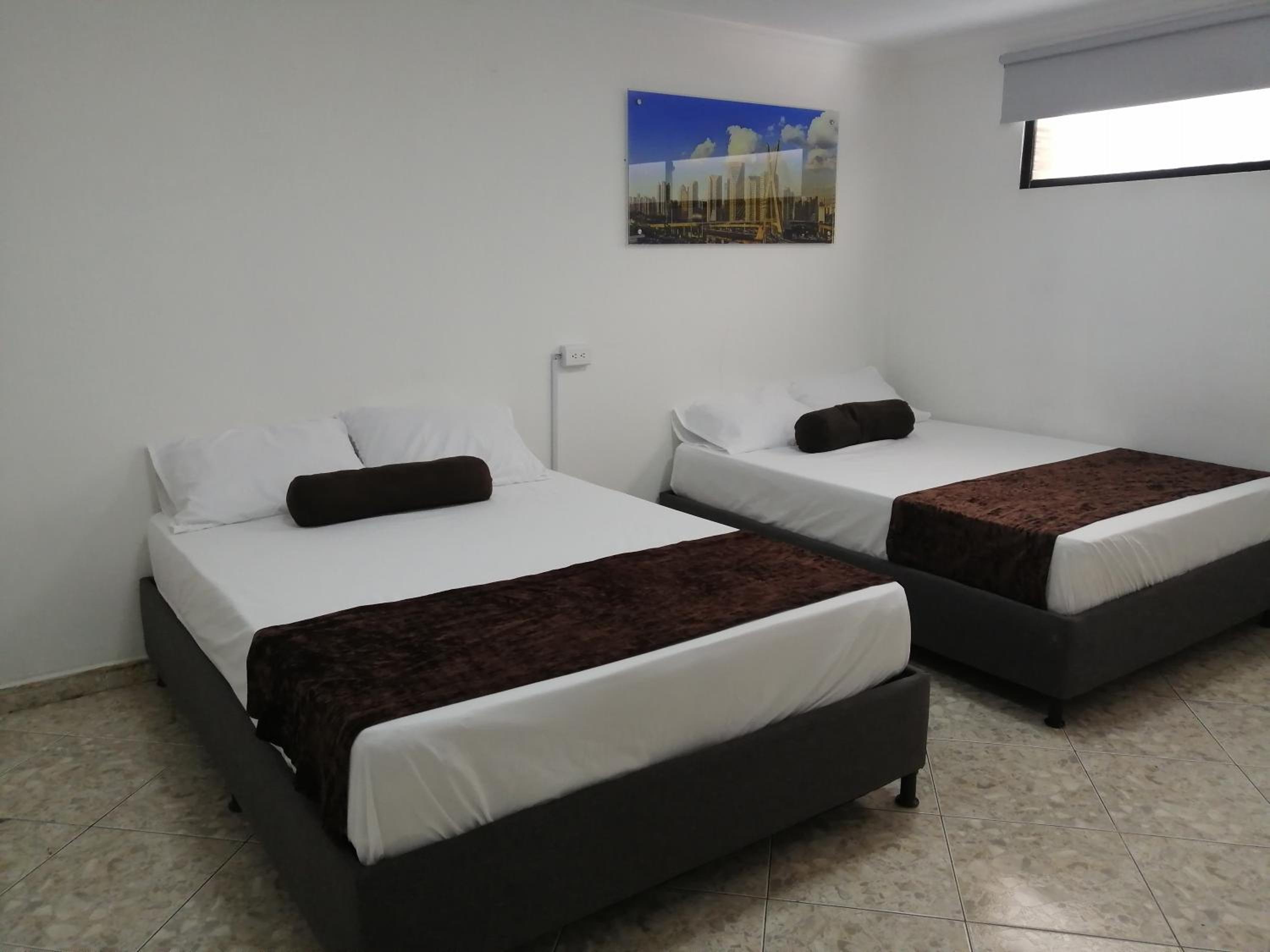 Budget Twin Room - Photo 12