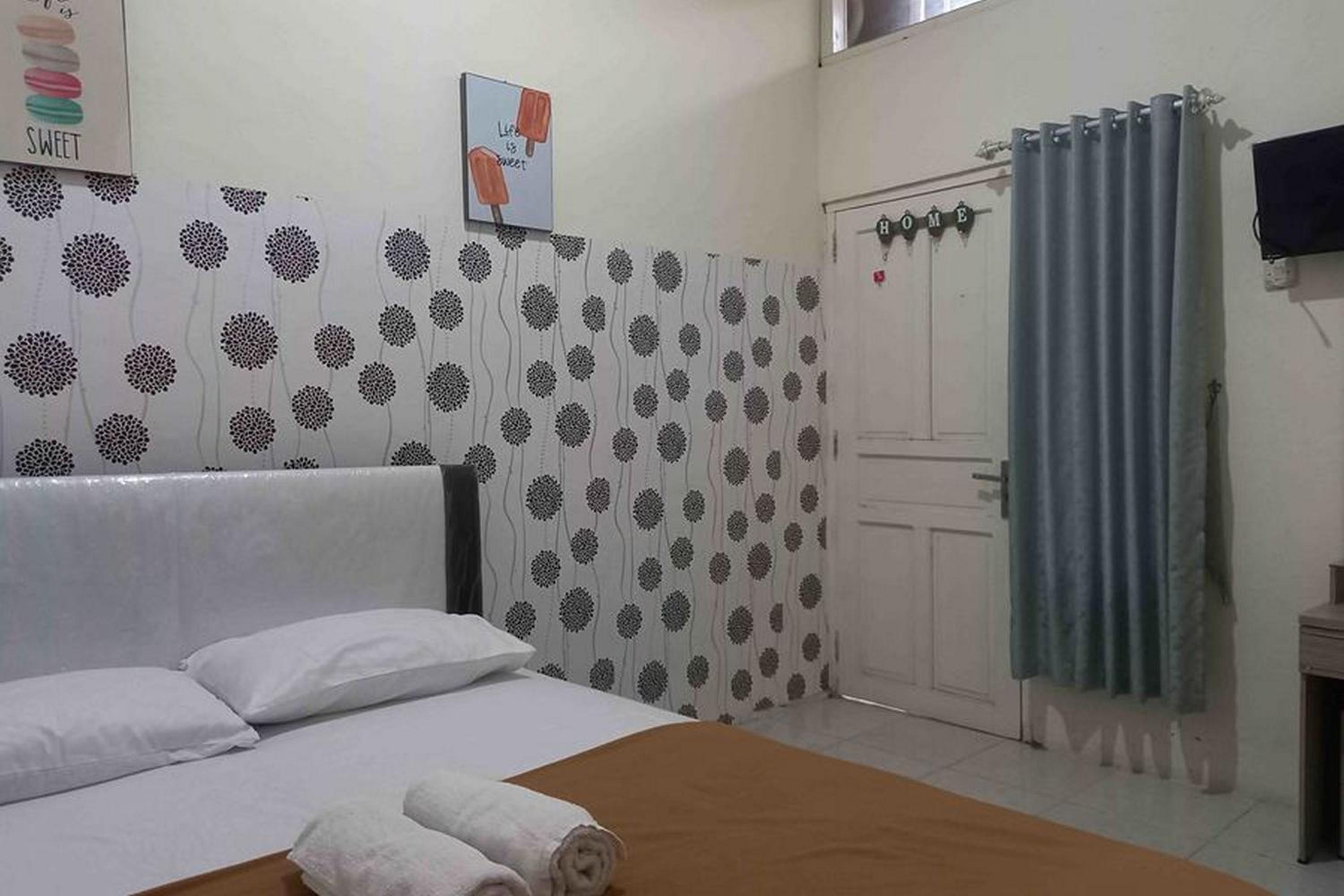 Standard Double Room - Photo 9