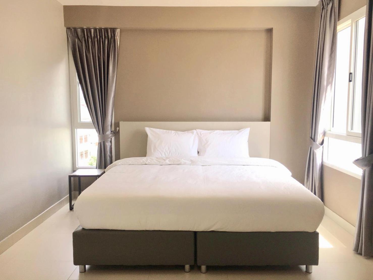 Deluxe King Room - Photo 10