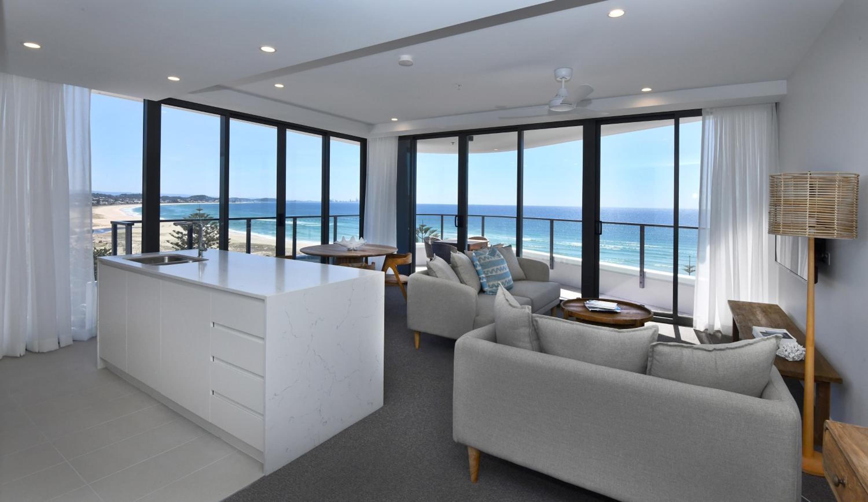 1 Bedroom Oceanfront High Apartment