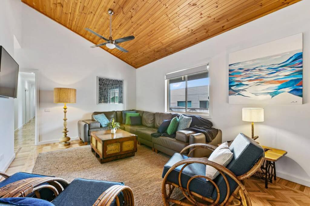 Five-Bedroom House photo 1