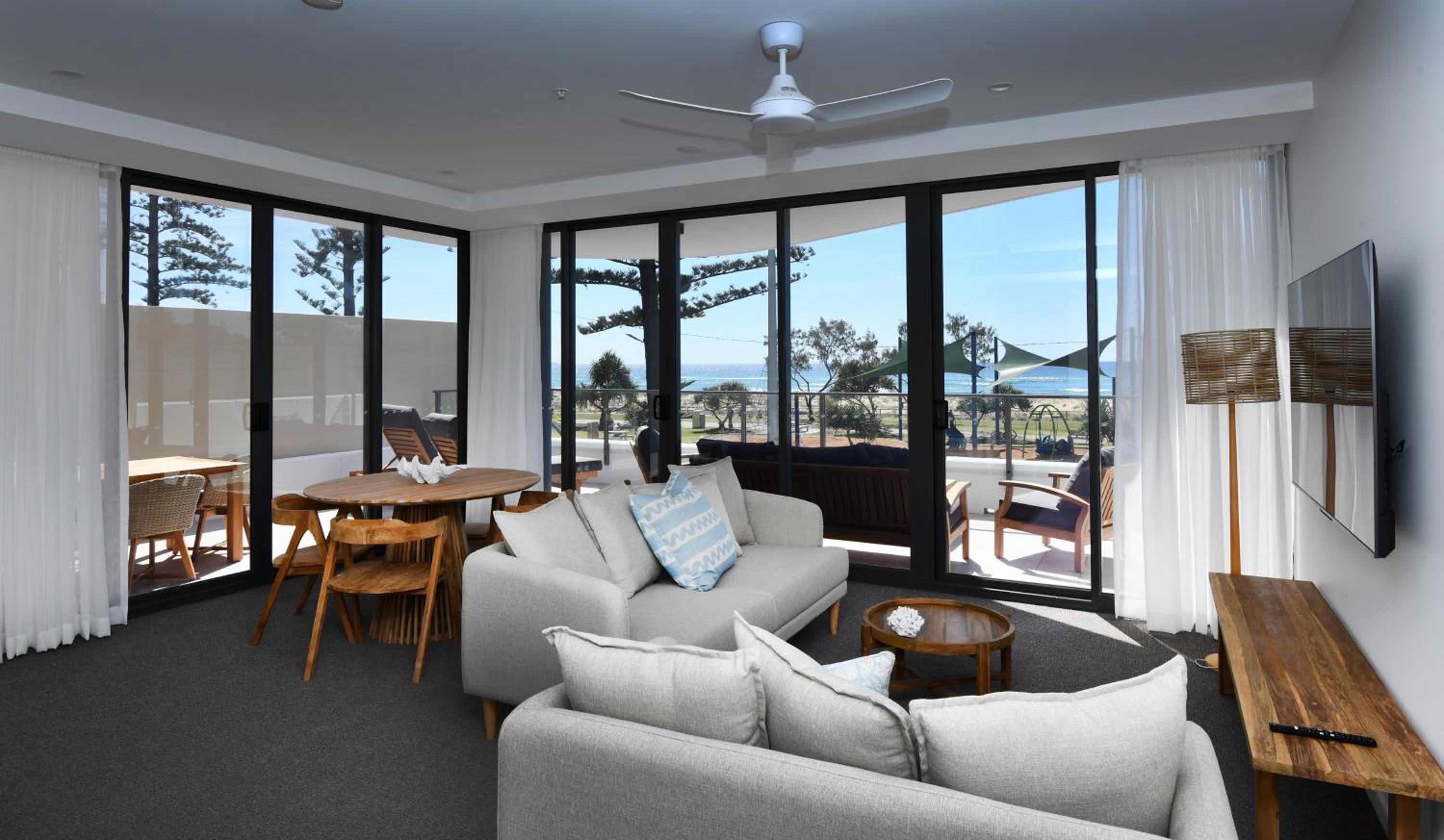 2 Bedroom Oceanfront - Photo 6