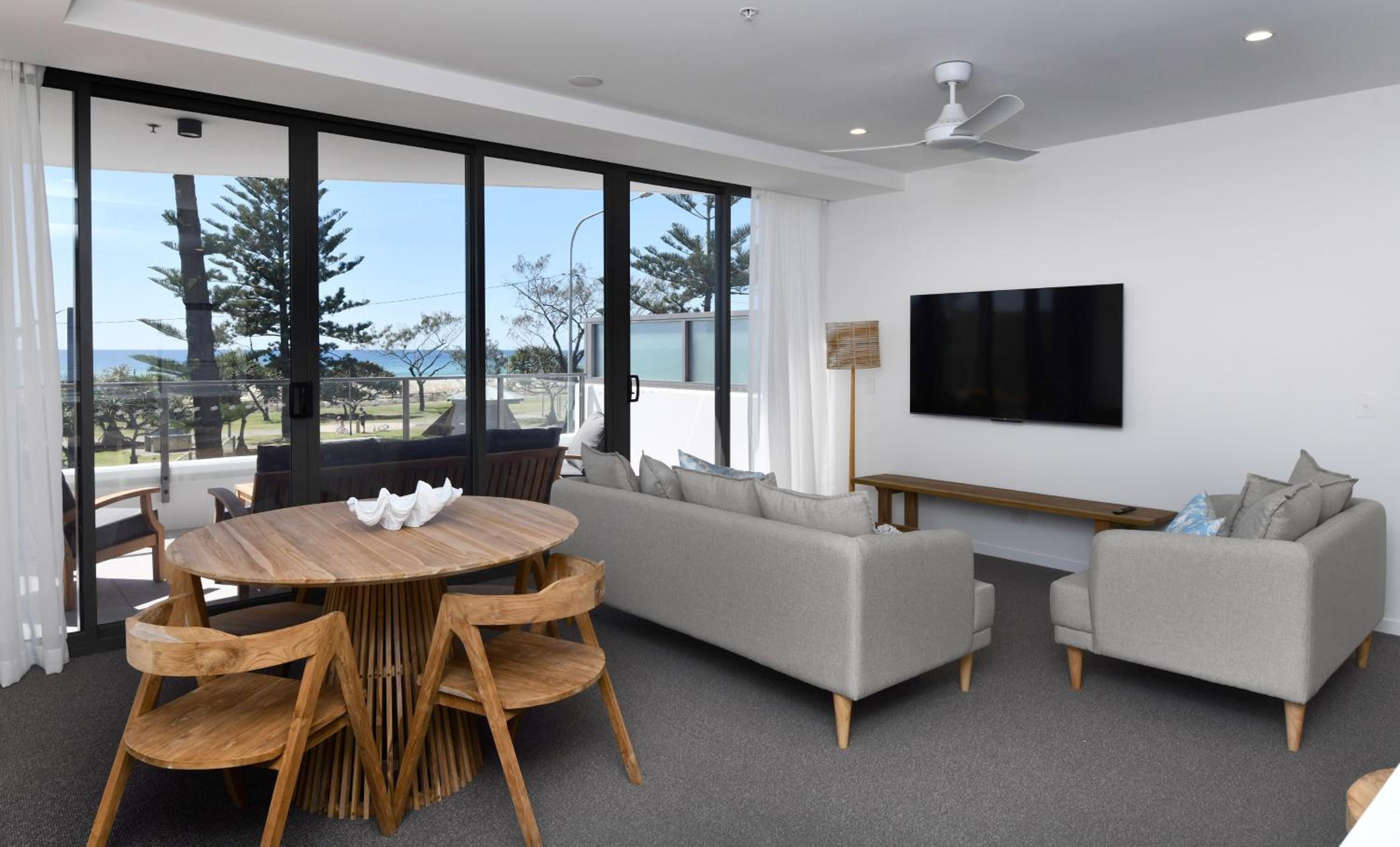 2 Bedroom Oceanfront - Photo 5