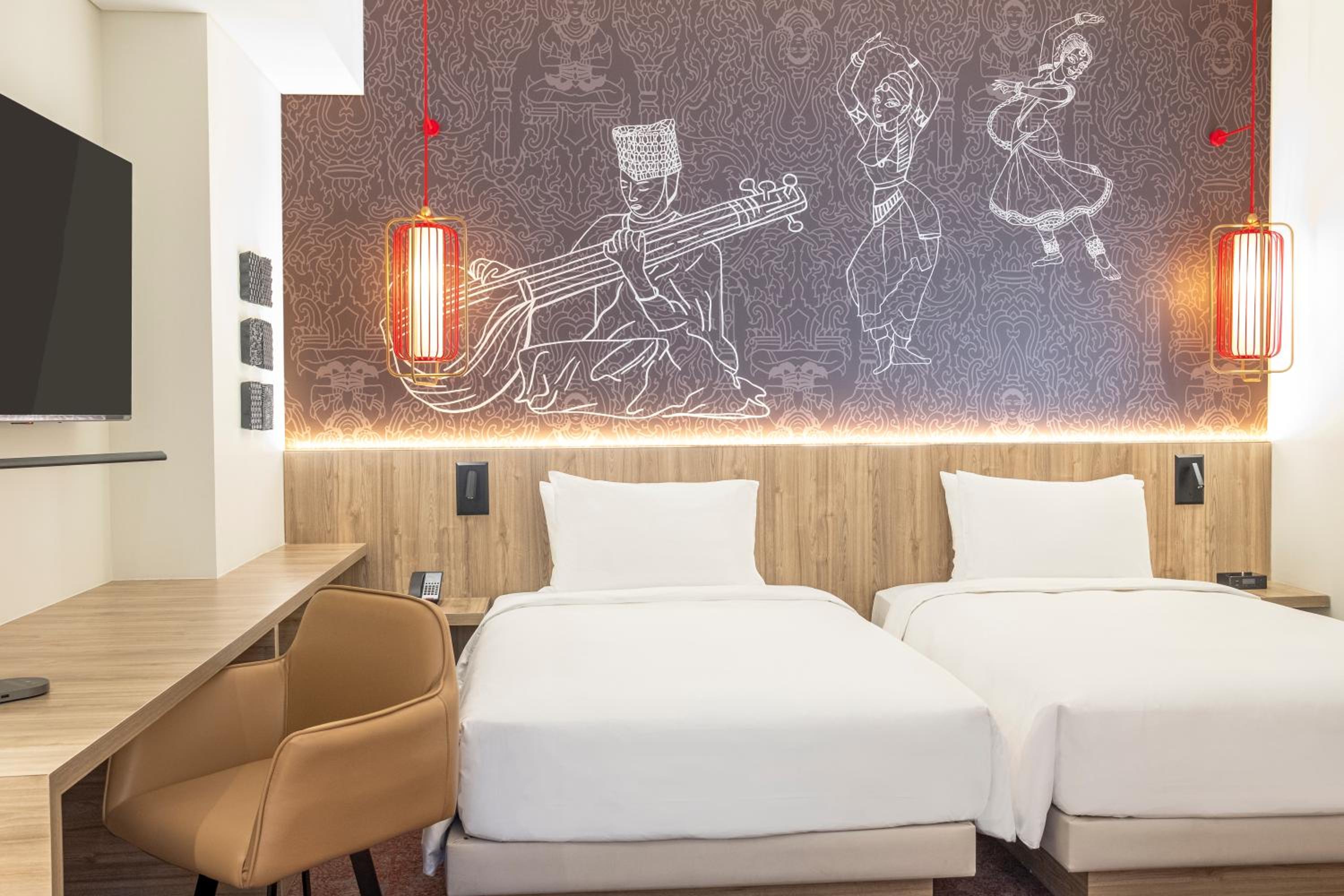 Twin Room with Sofa Bed, City View, 15% disc on Food, Soft Beverages & Laundry - Photo 4