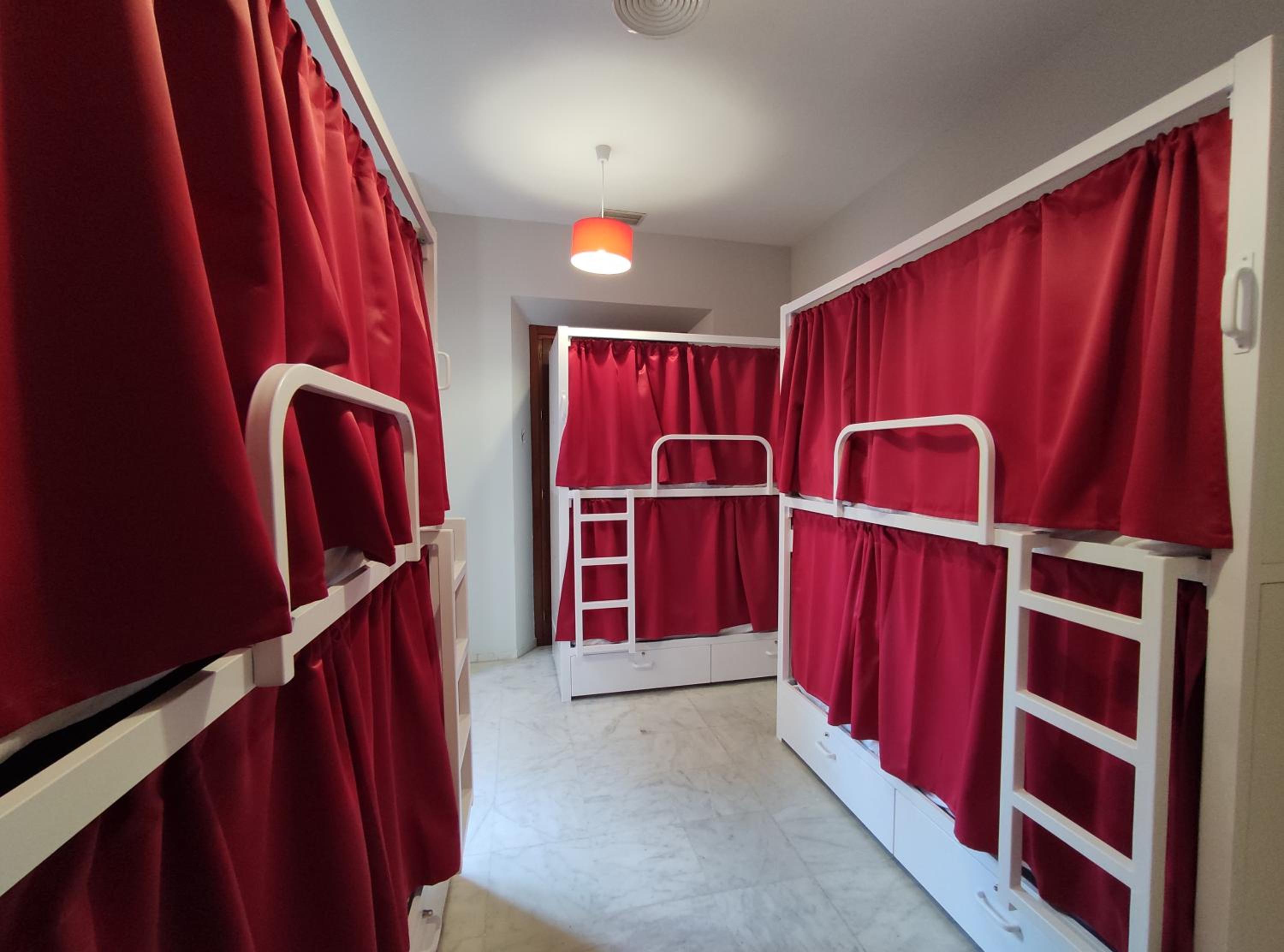 Cama en habitación compartida para 8 personas
