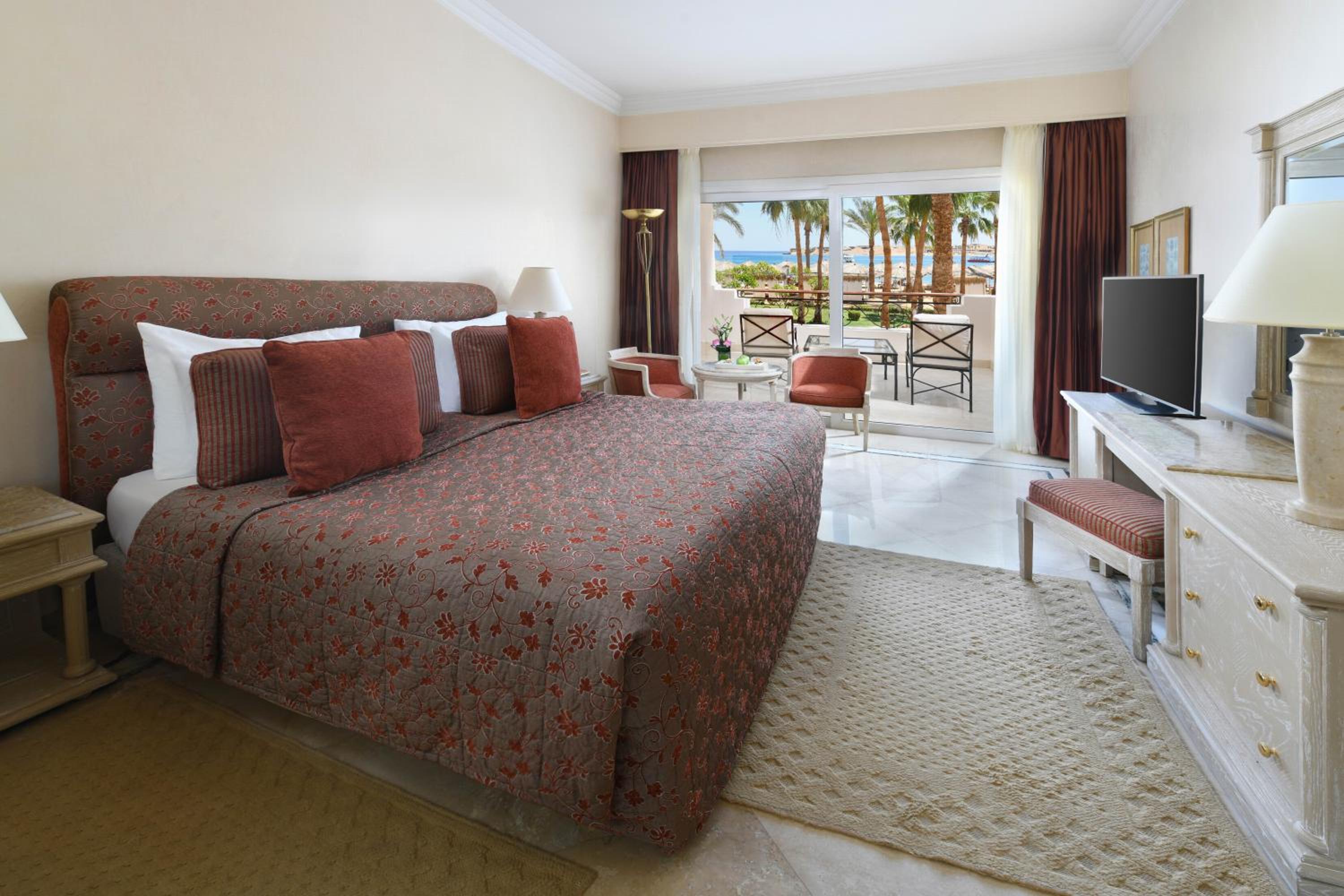 Royal Suite Queen Bed Sea View