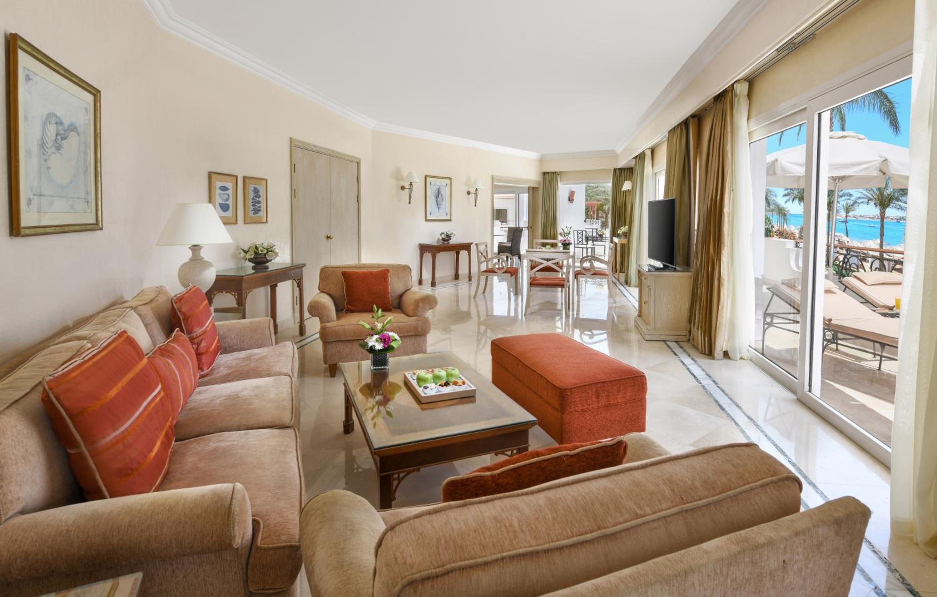 Royal Suite Queen Bed Sea View