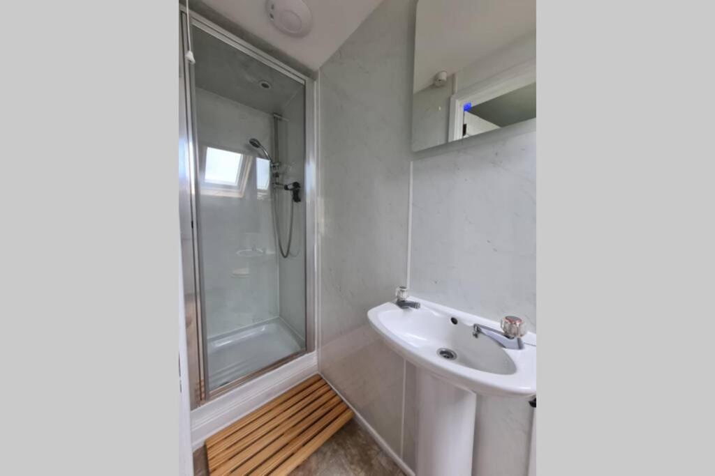 Three-Bedroom House photo 3
