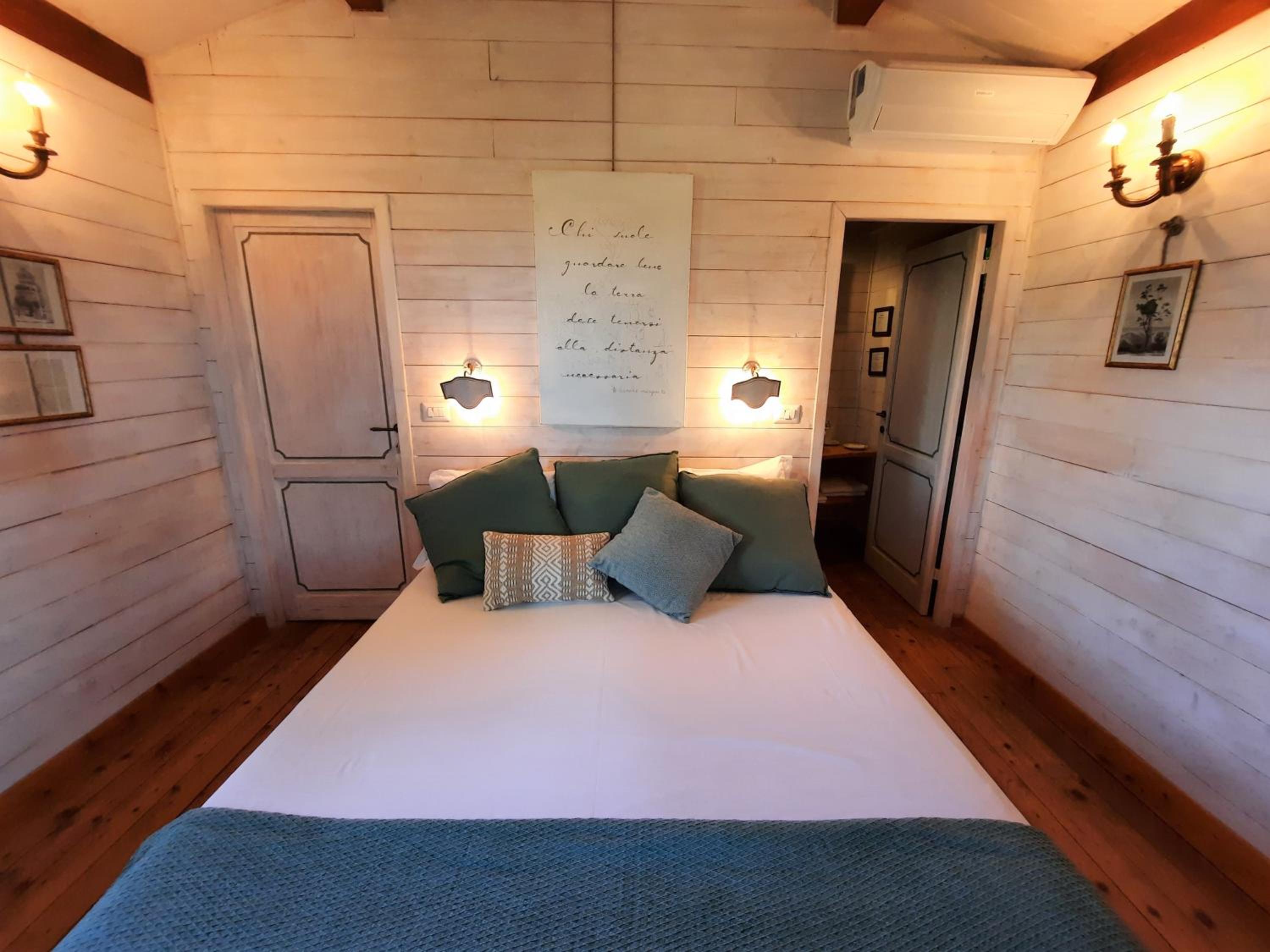 Tree House - Double Room photo 1