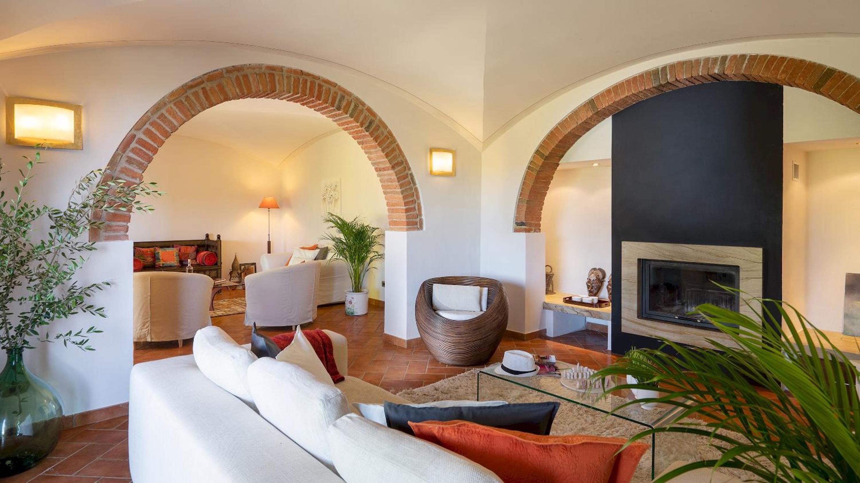 Six-Bedroom Villa  photo 1