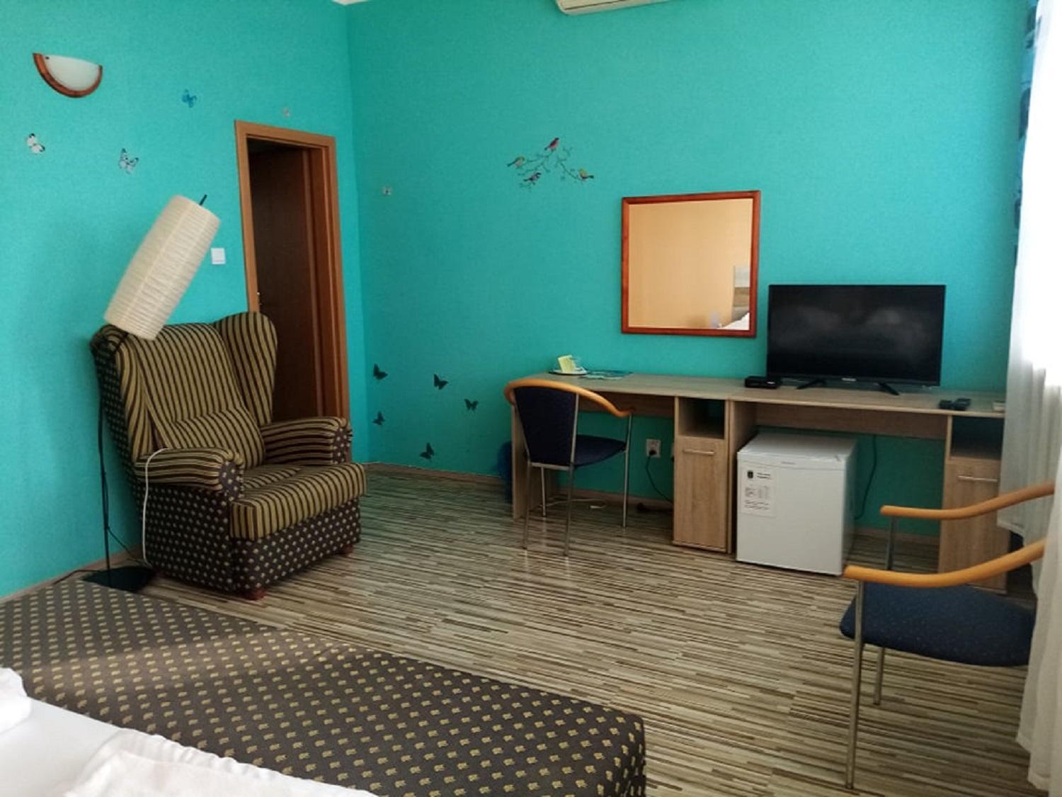  Double Room with Shower - Photo 3