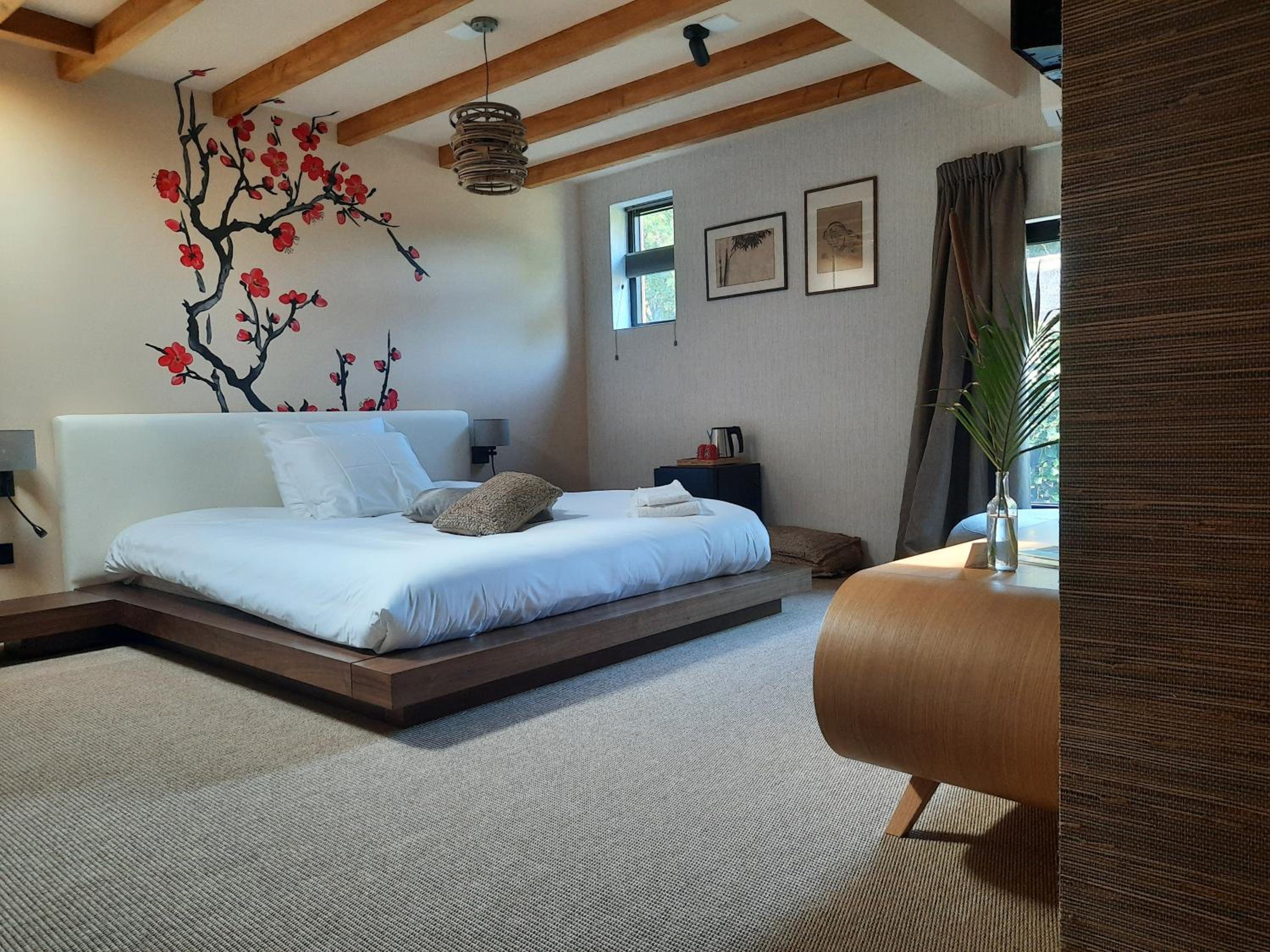Deluxe Double Room with Bath - Photo 1
