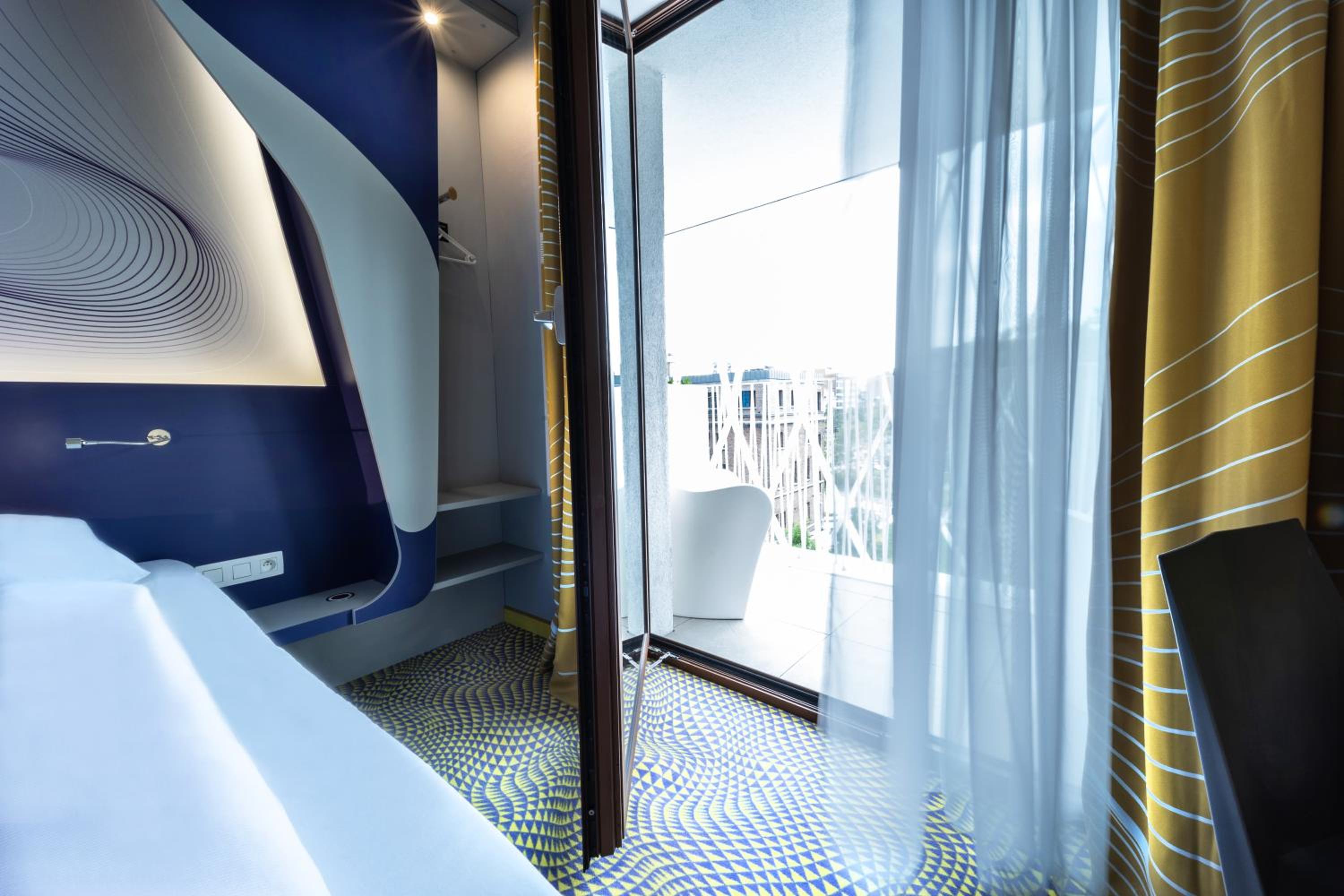 Design Room Balcony - Photo 10