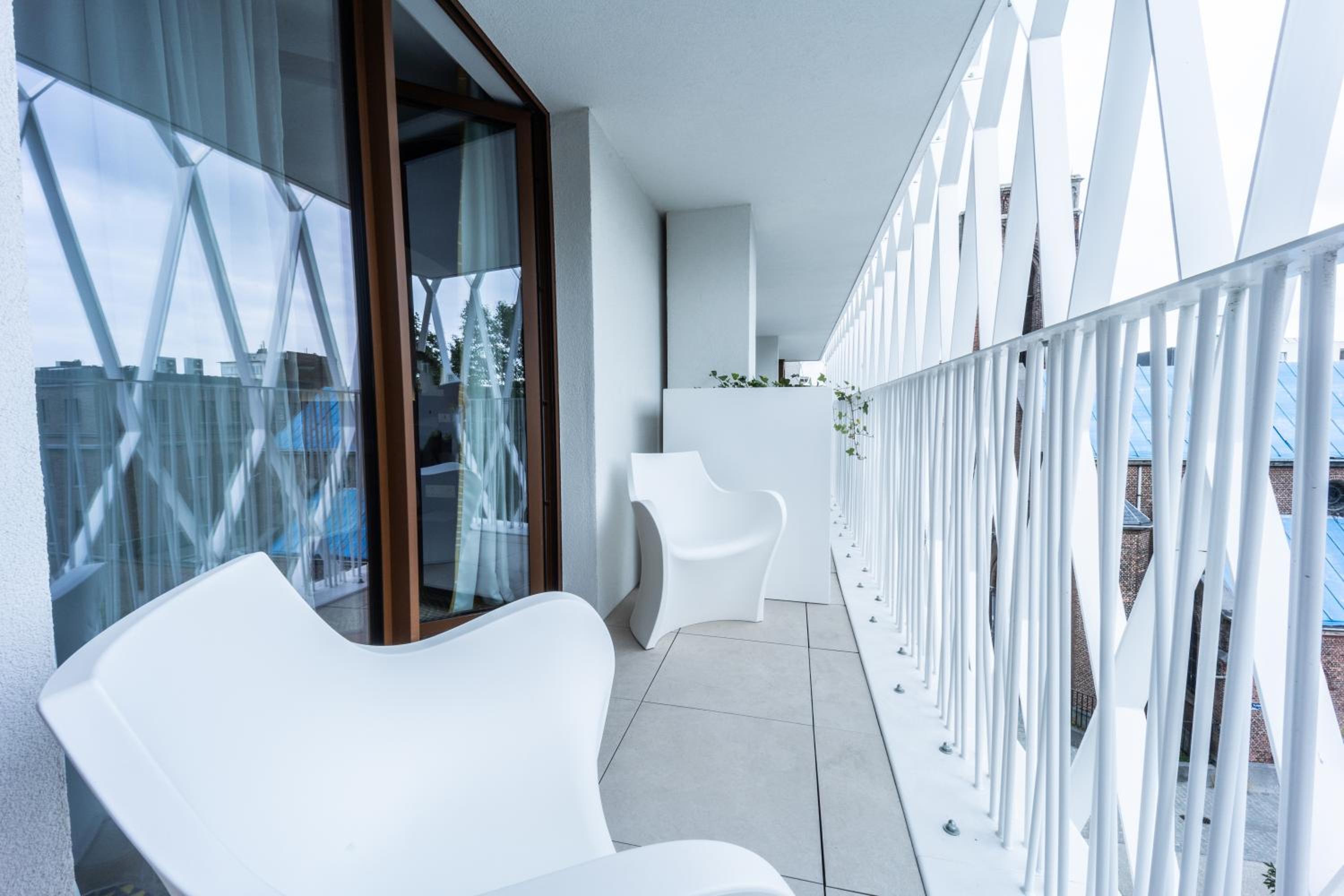 Design Room Balcony - Photo 9