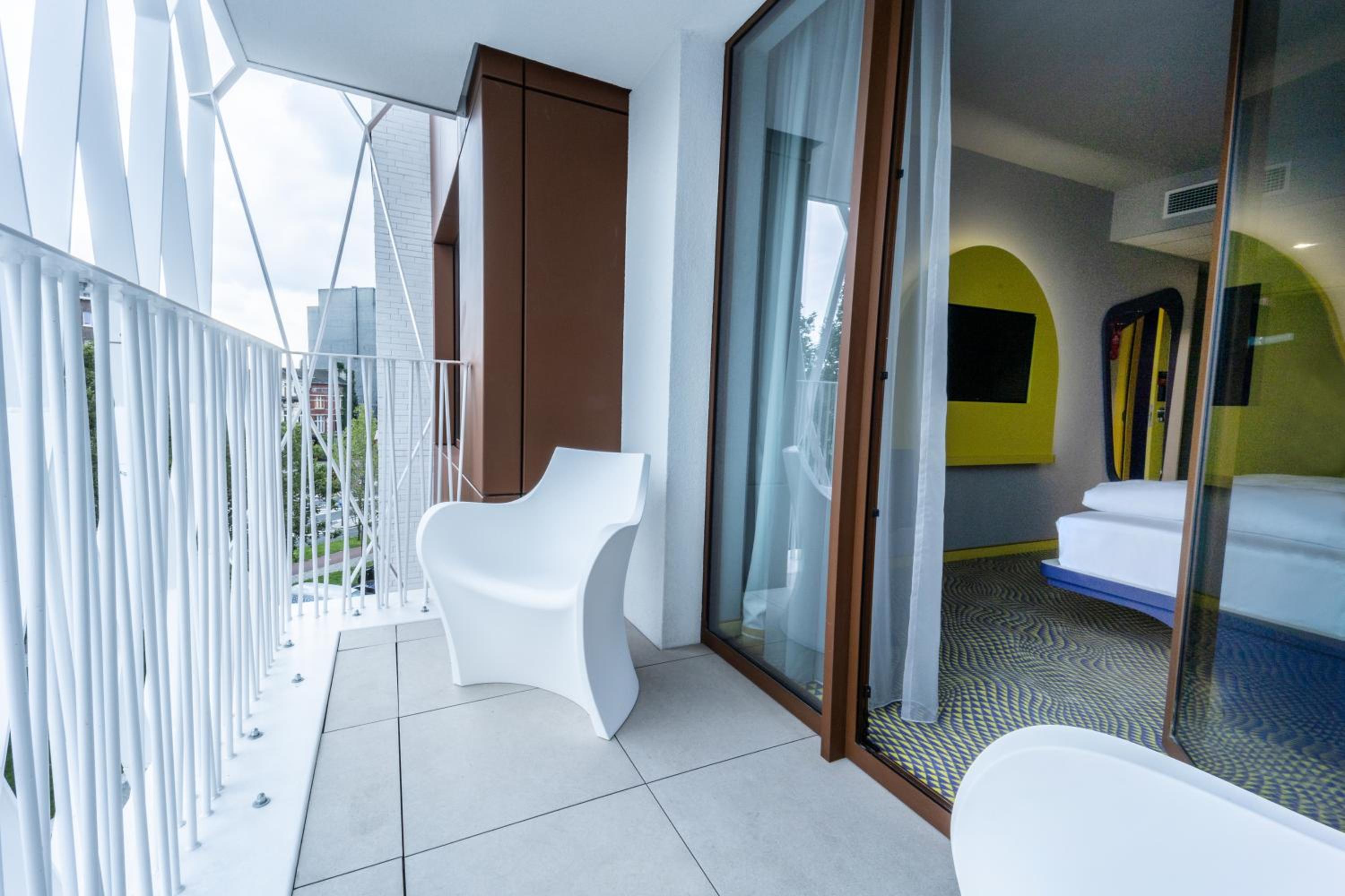 Design Room Balcony - Photo 8