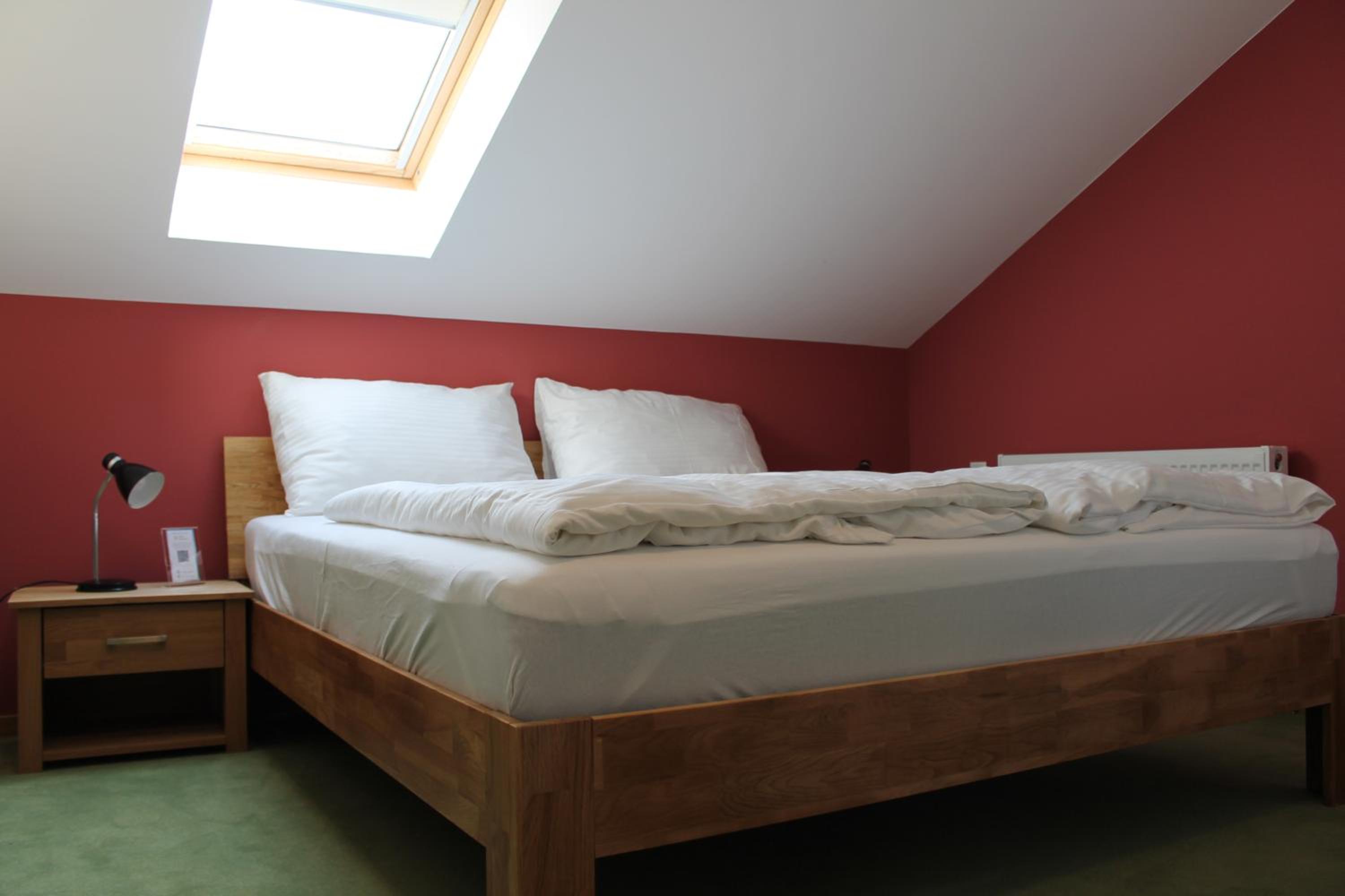 Large Double Room - Photo 7