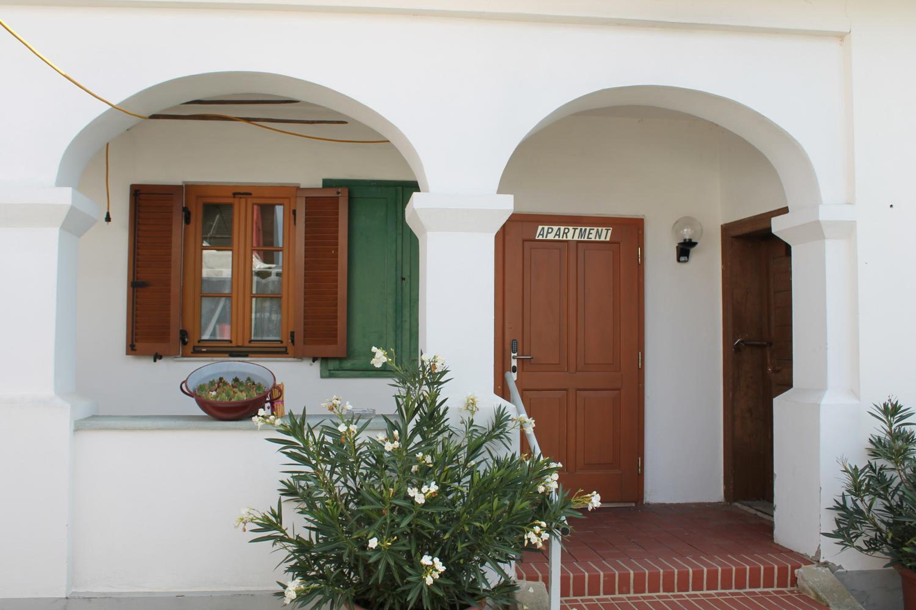 Family Bungalow - Photo 2
